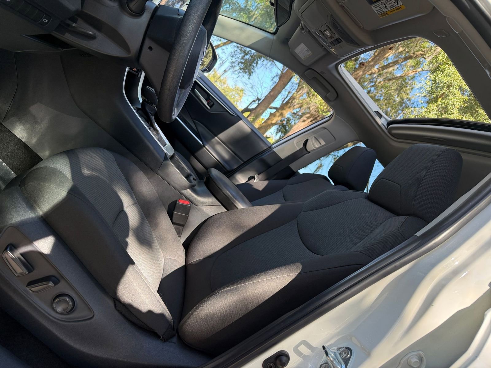 Thumbnail: 2025 Toyota RAV4 - 23