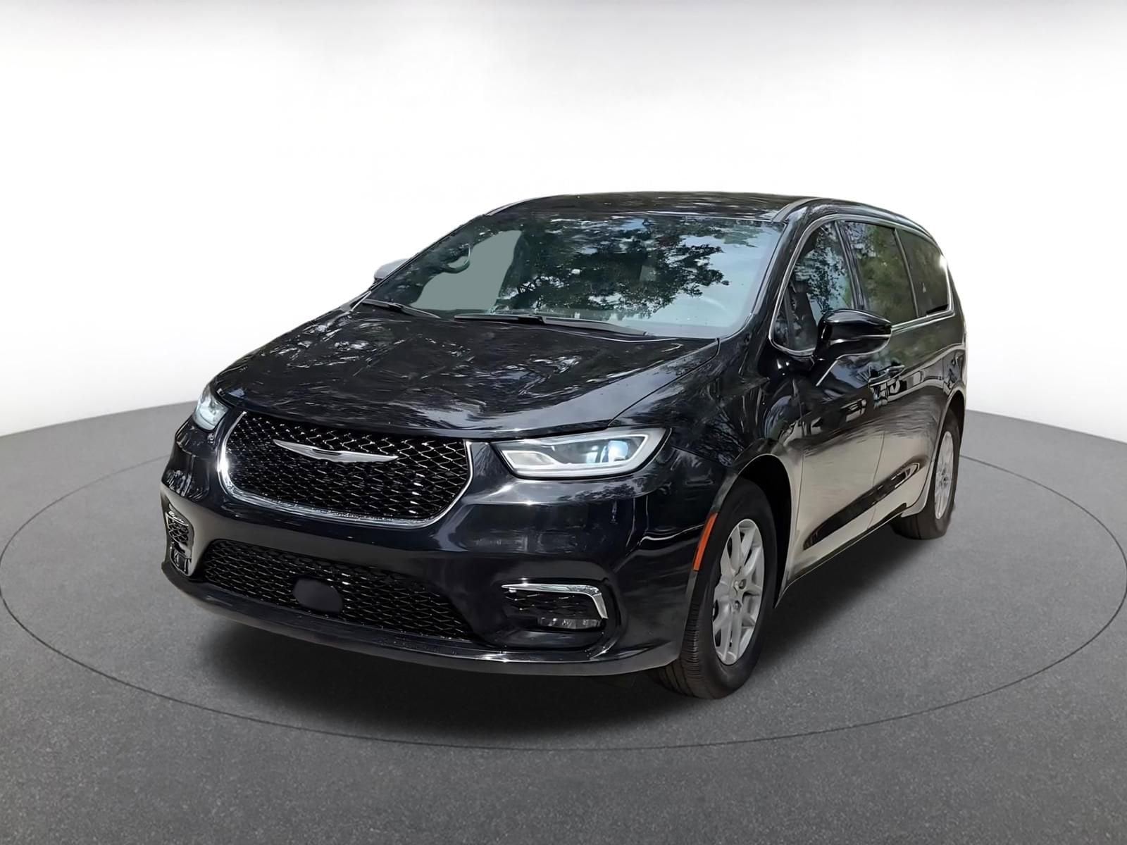Thumbnail: 2025 Chrysler Pacifica - 7