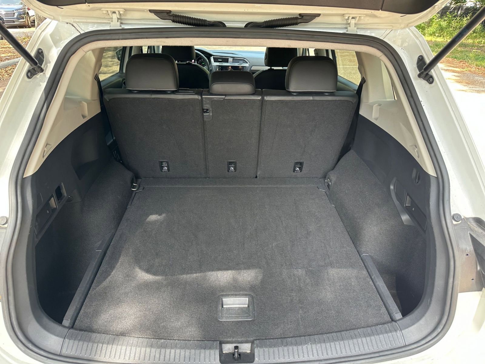 Thumbnail: 2021 Volkswagen Tiguan - 25