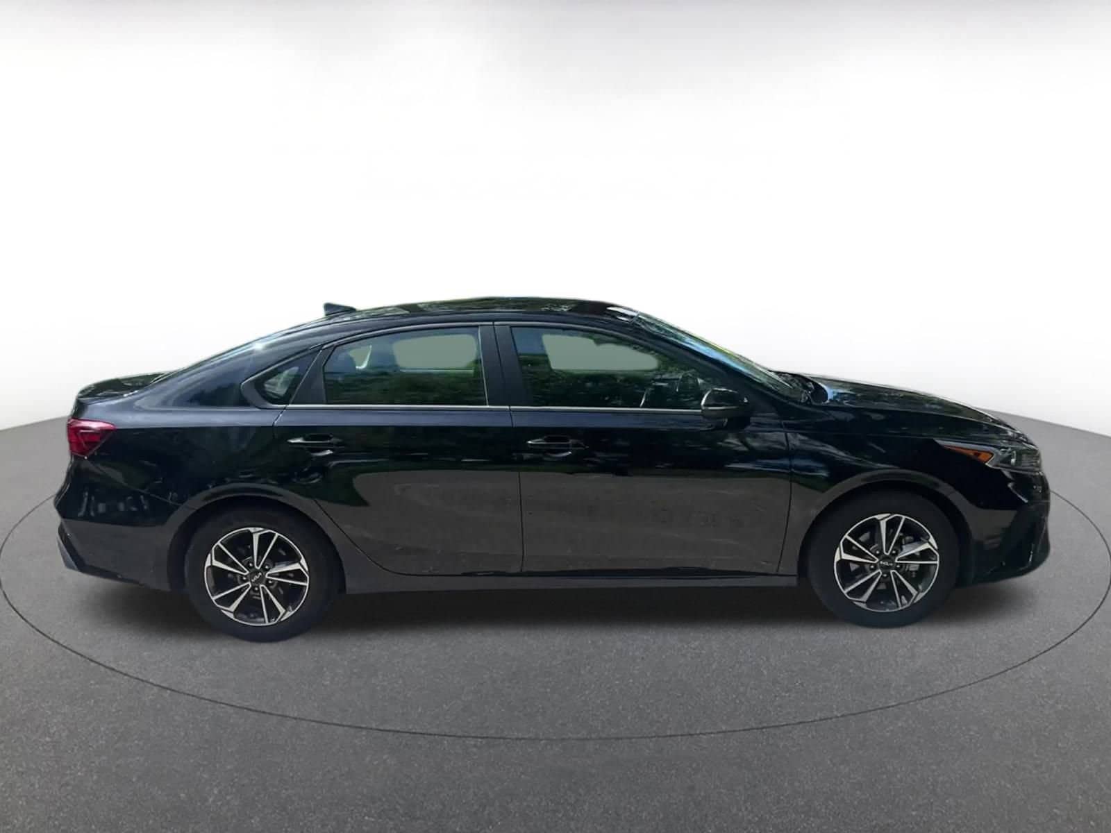 Thumbnail: 2024 Kia Forte - 16
