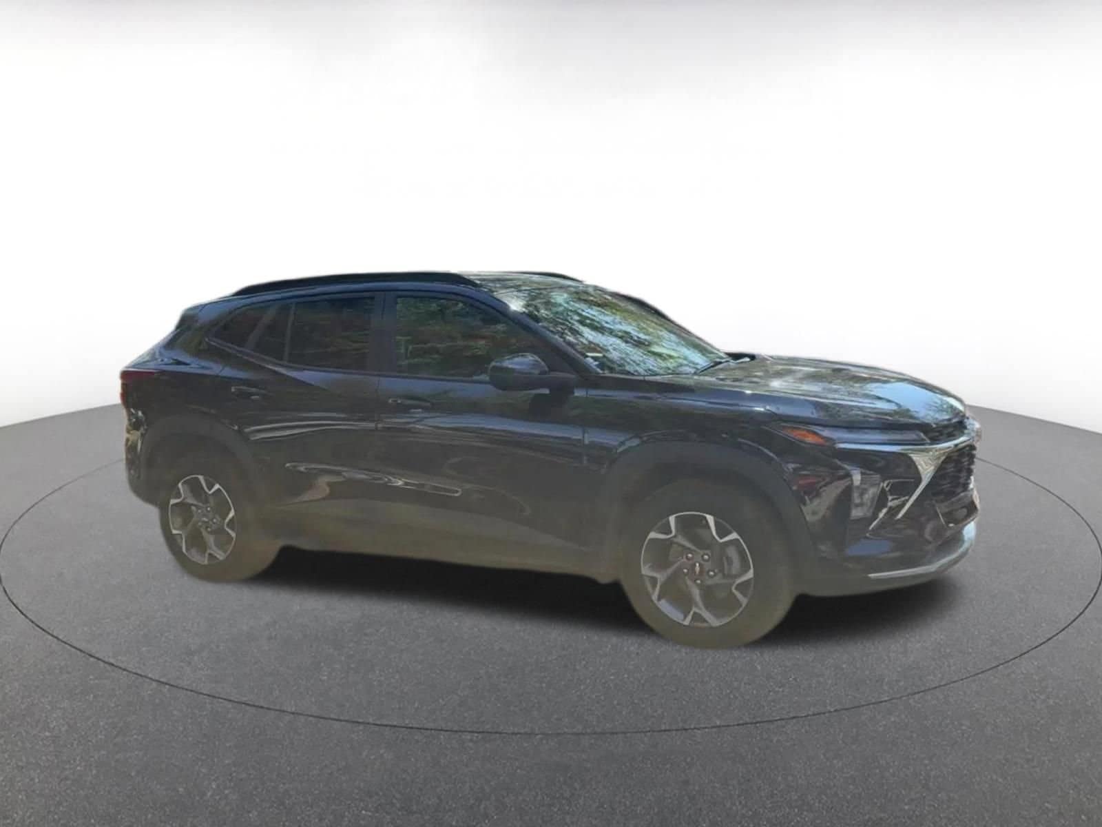 Thumbnail: 2025 Chevrolet Trax - 2