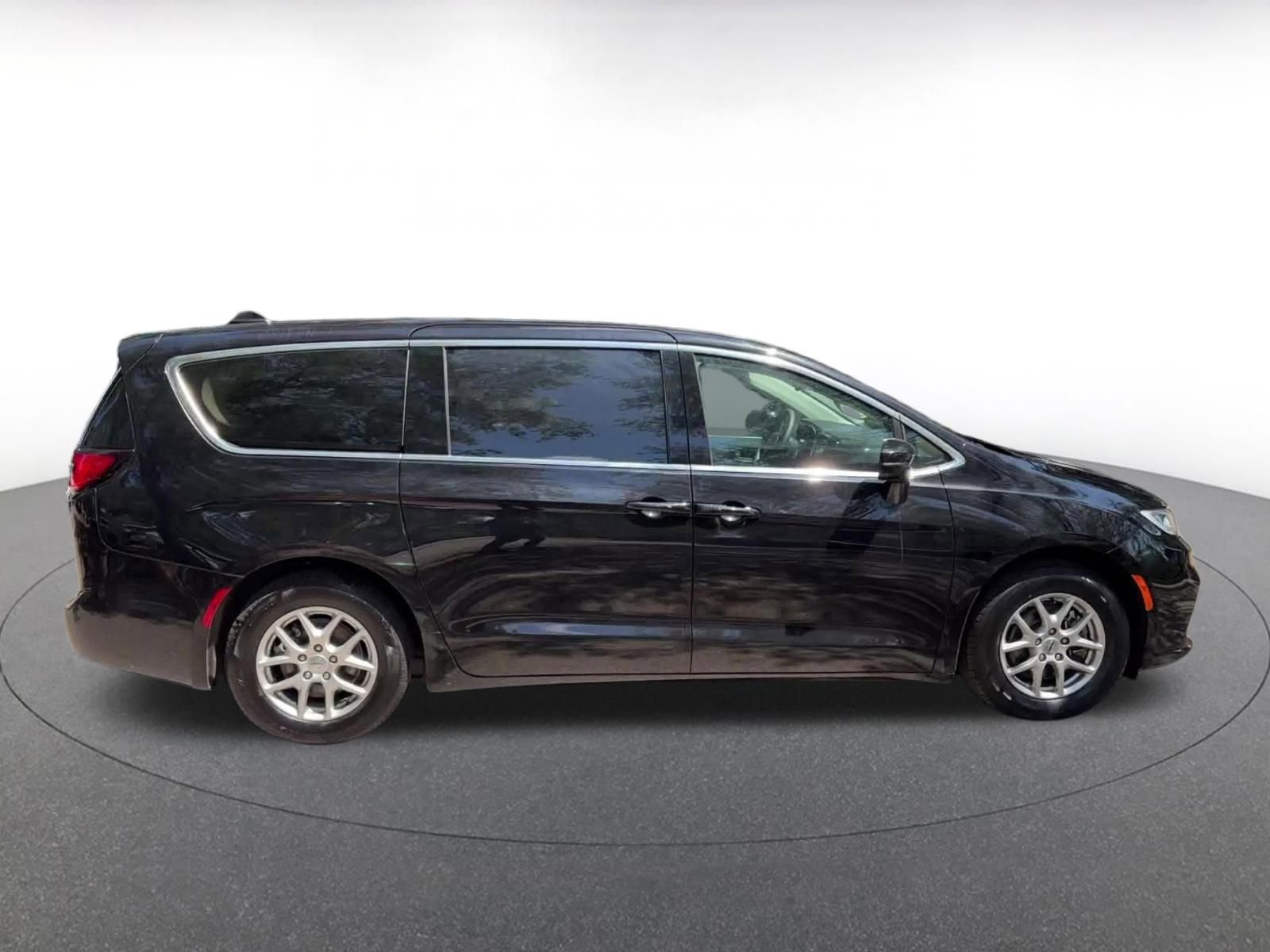 Thumbnail: 2024 Chrysler Pacifica - 16