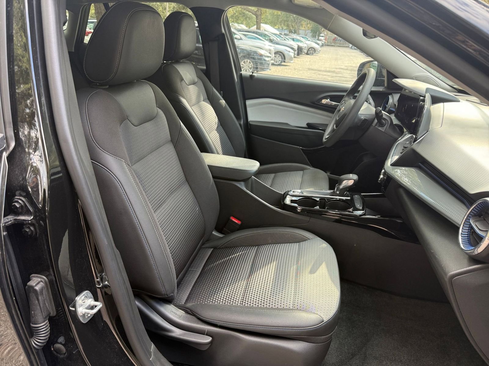 Thumbnail: 2025 Chevrolet Trax - 30