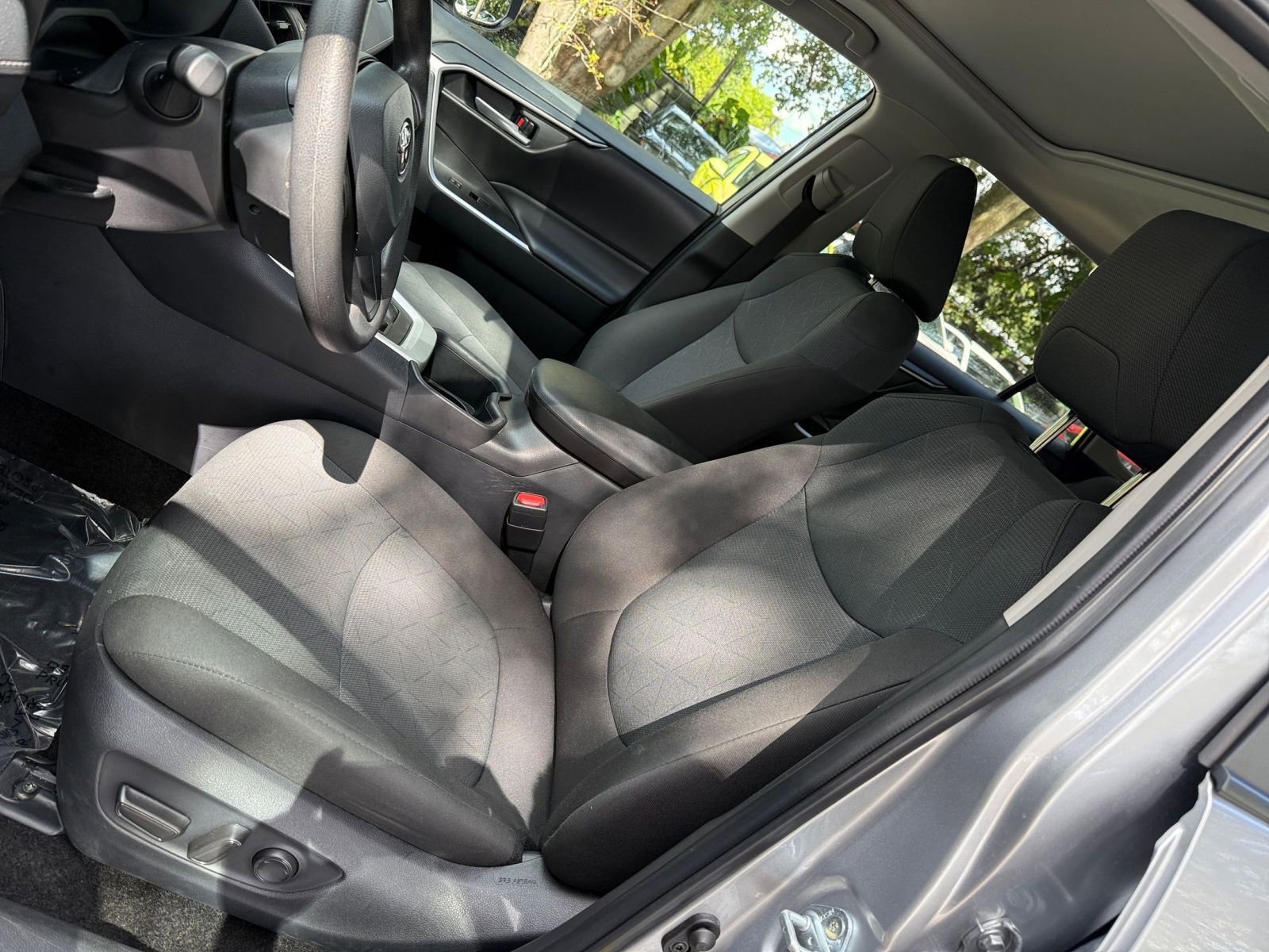 Thumbnail: 2025 Toyota RAV4 - 21