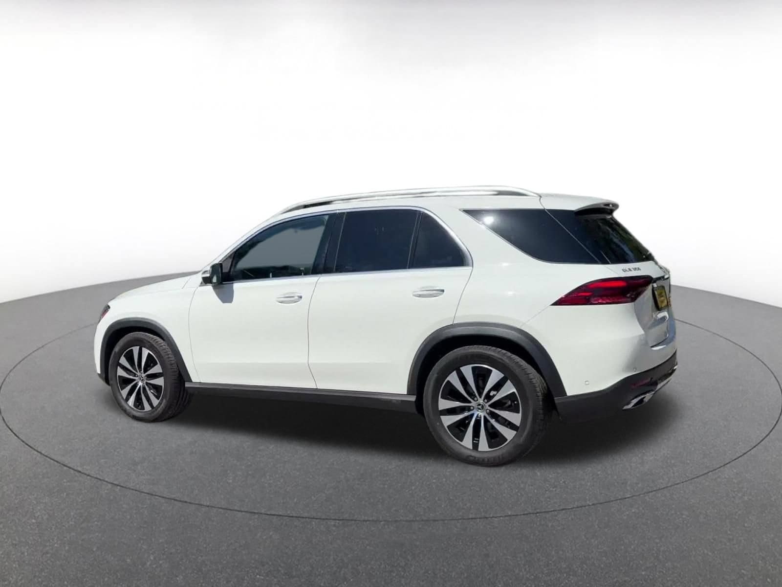 Thumbnail: 2026 Mercedes-Benz GLE - 9