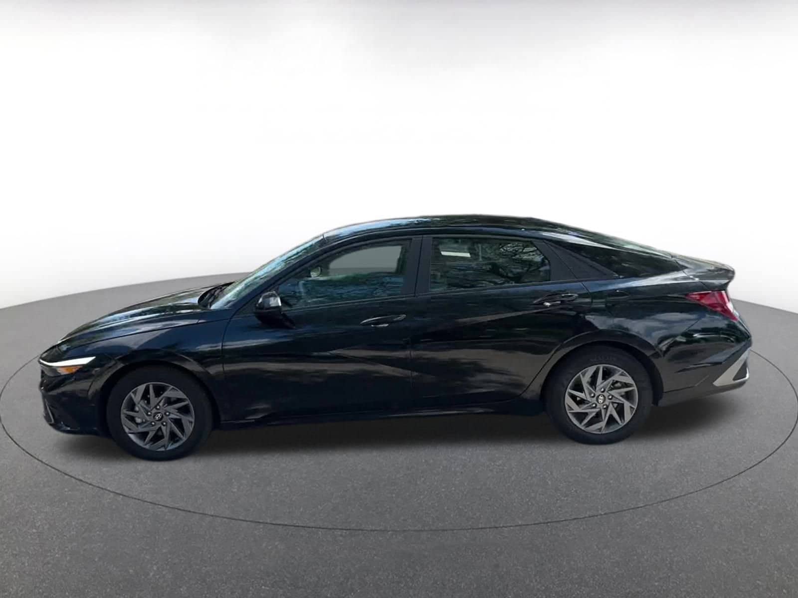 Thumbnail: 2024 Hyundai Elantra - 9
