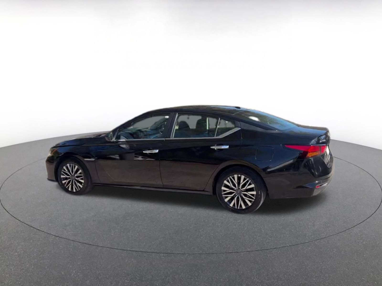 Thumbnail: 2025 Nissan Altima - 10