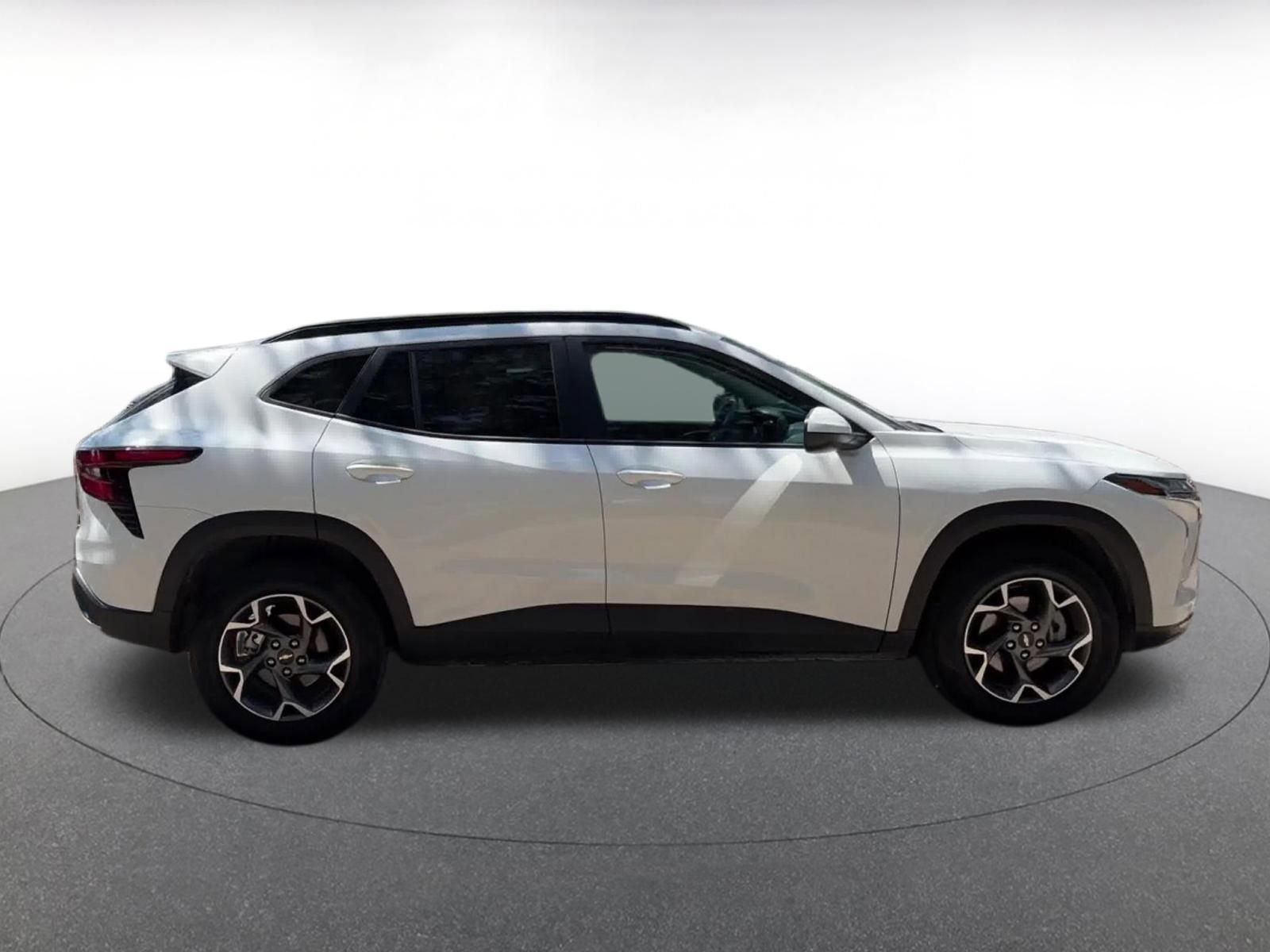 Thumbnail: 2025 Chevrolet Trax - 16