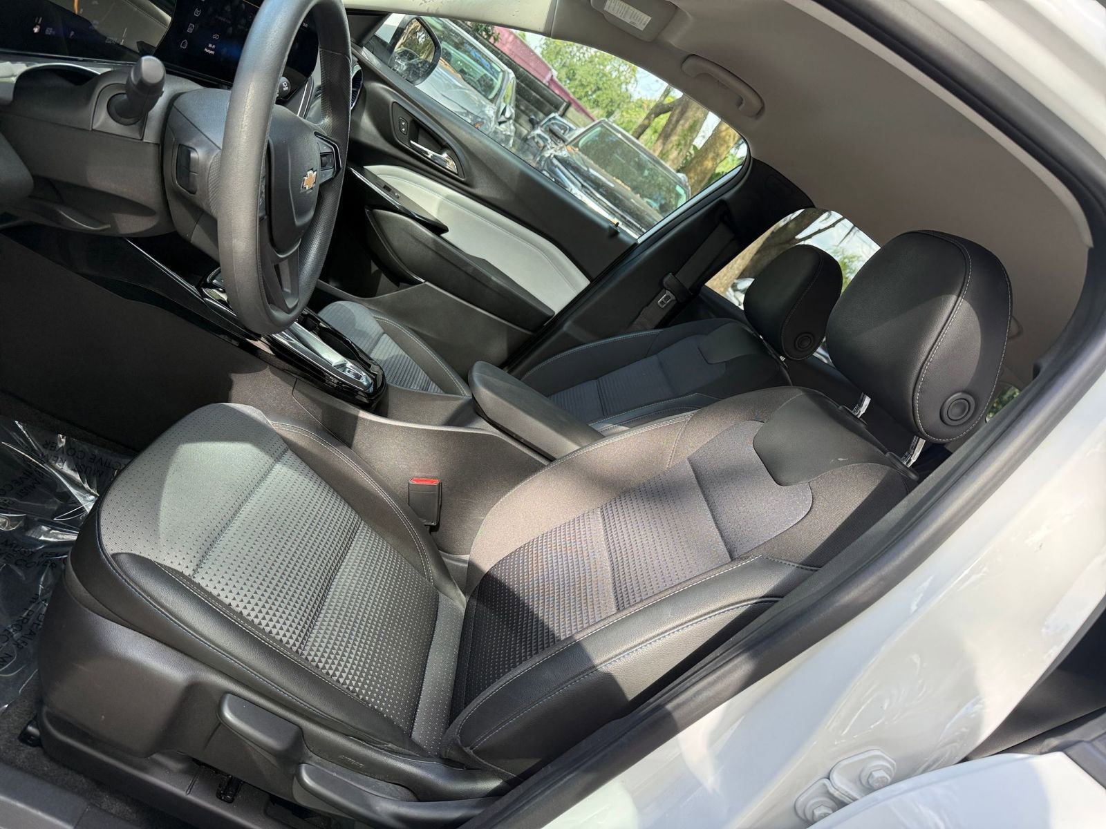 Thumbnail: 2025 Chevrolet Trax - 21