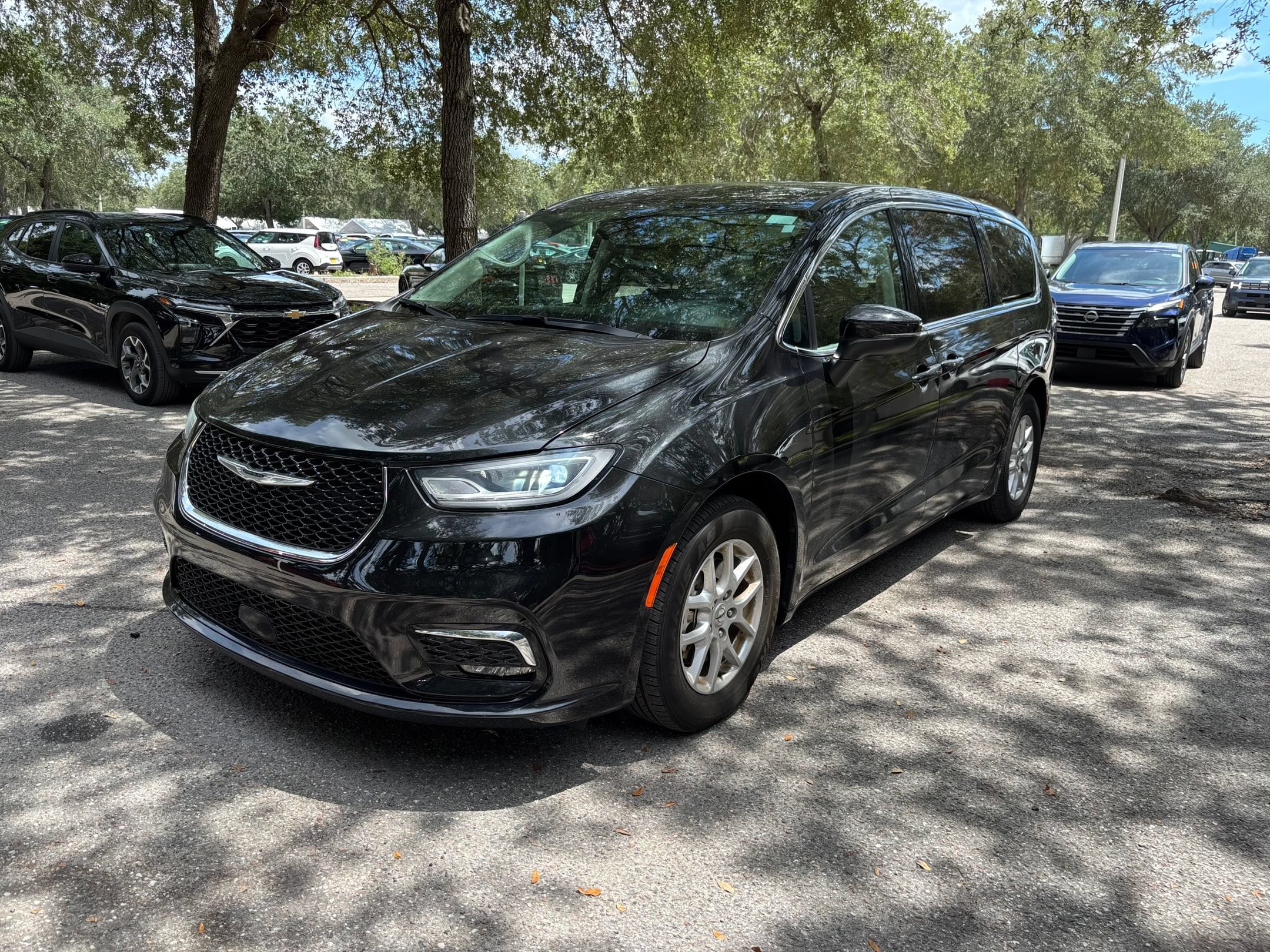 Thumbnail: 2023 Chrysler Pacifica - 10