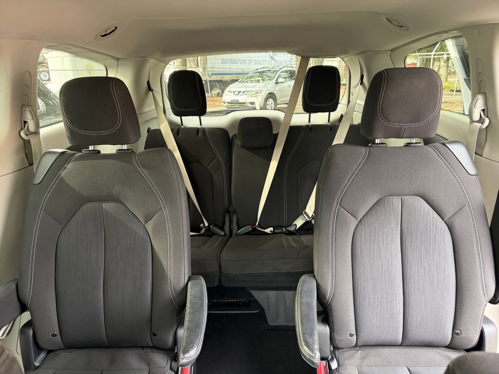 Thumbnail: 2023 Chrysler Voyager - 32