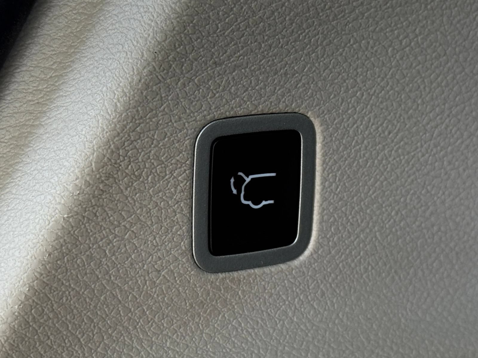 Thumbnail: 2024 Chrysler Voyager - 20