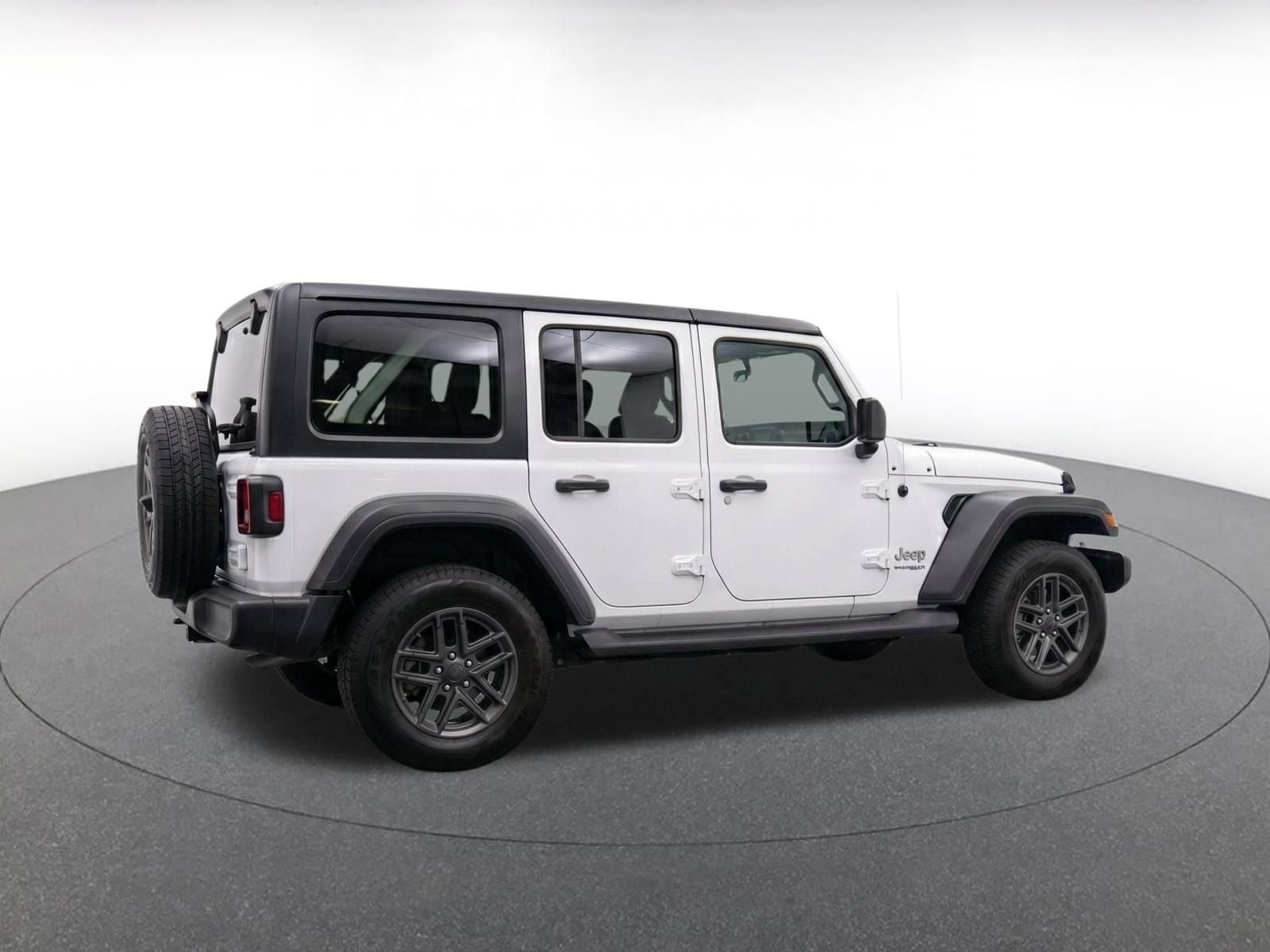 Thumbnail: 2025 Jeep Wrangler - 9