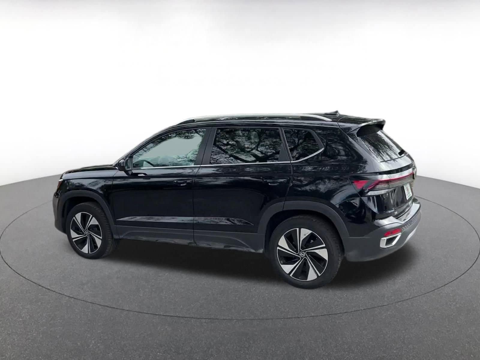 Thumbnail: 2025 Volkswagen Taos - 10