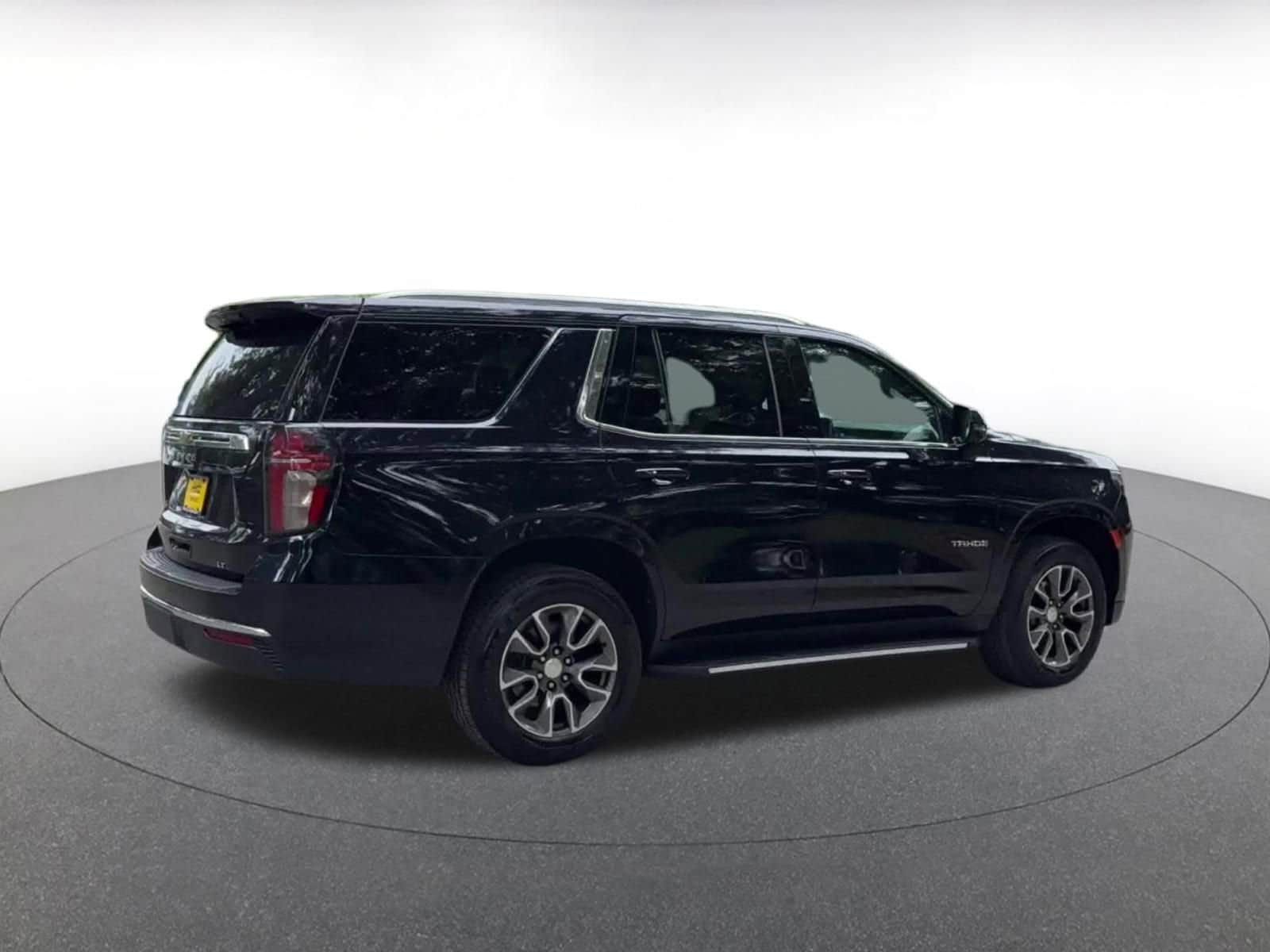 Thumbnail: 2023 Chevrolet Tahoe - 14