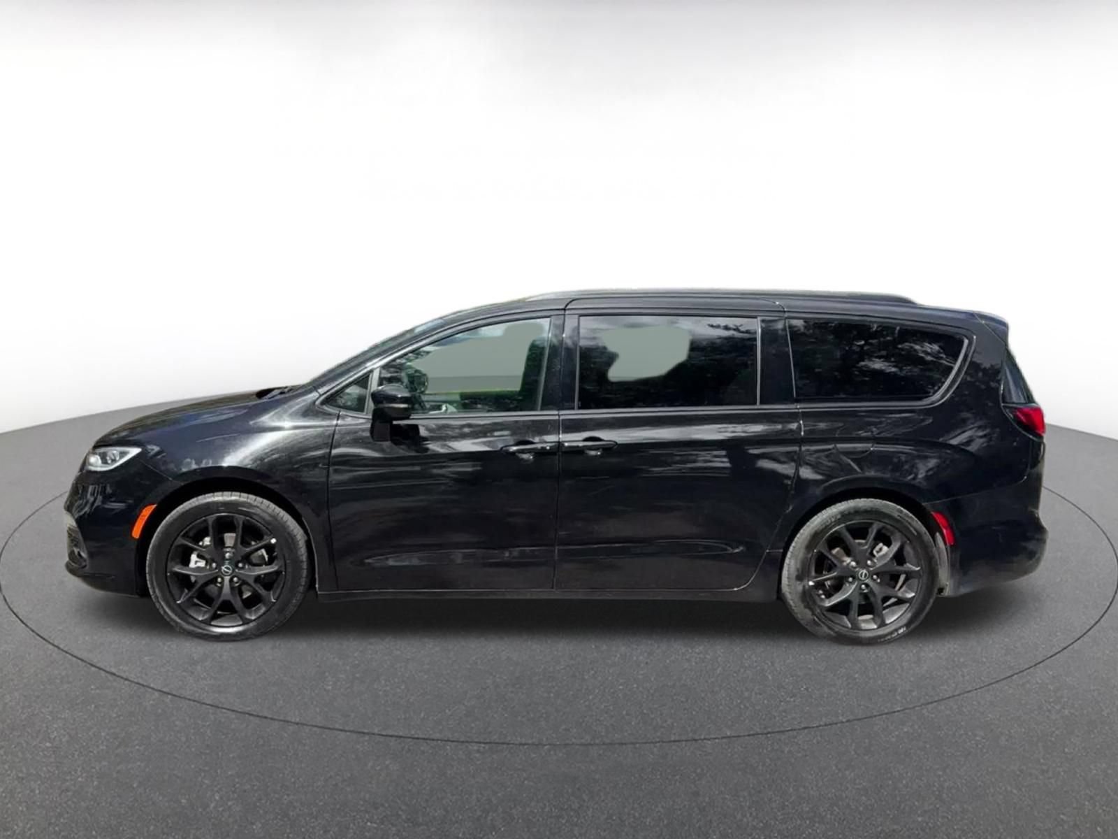 Thumbnail: 2025 Chrysler Pacifica - 9