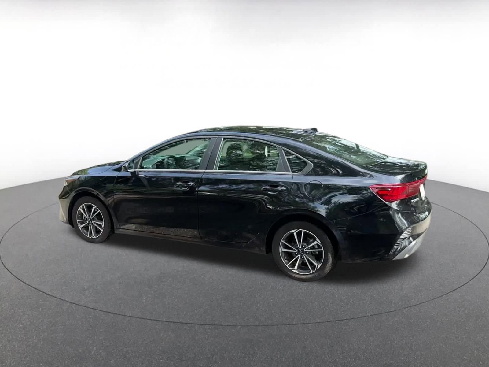 Thumbnail: 2024 Kia Forte - 10