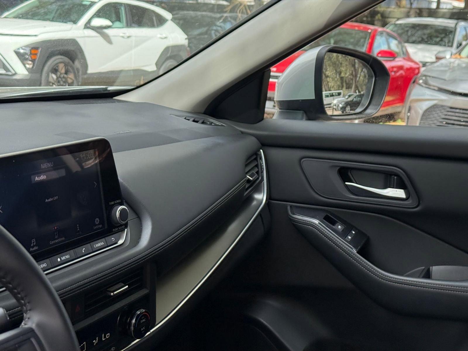 Thumbnail: 2025 Nissan Rogue - 32