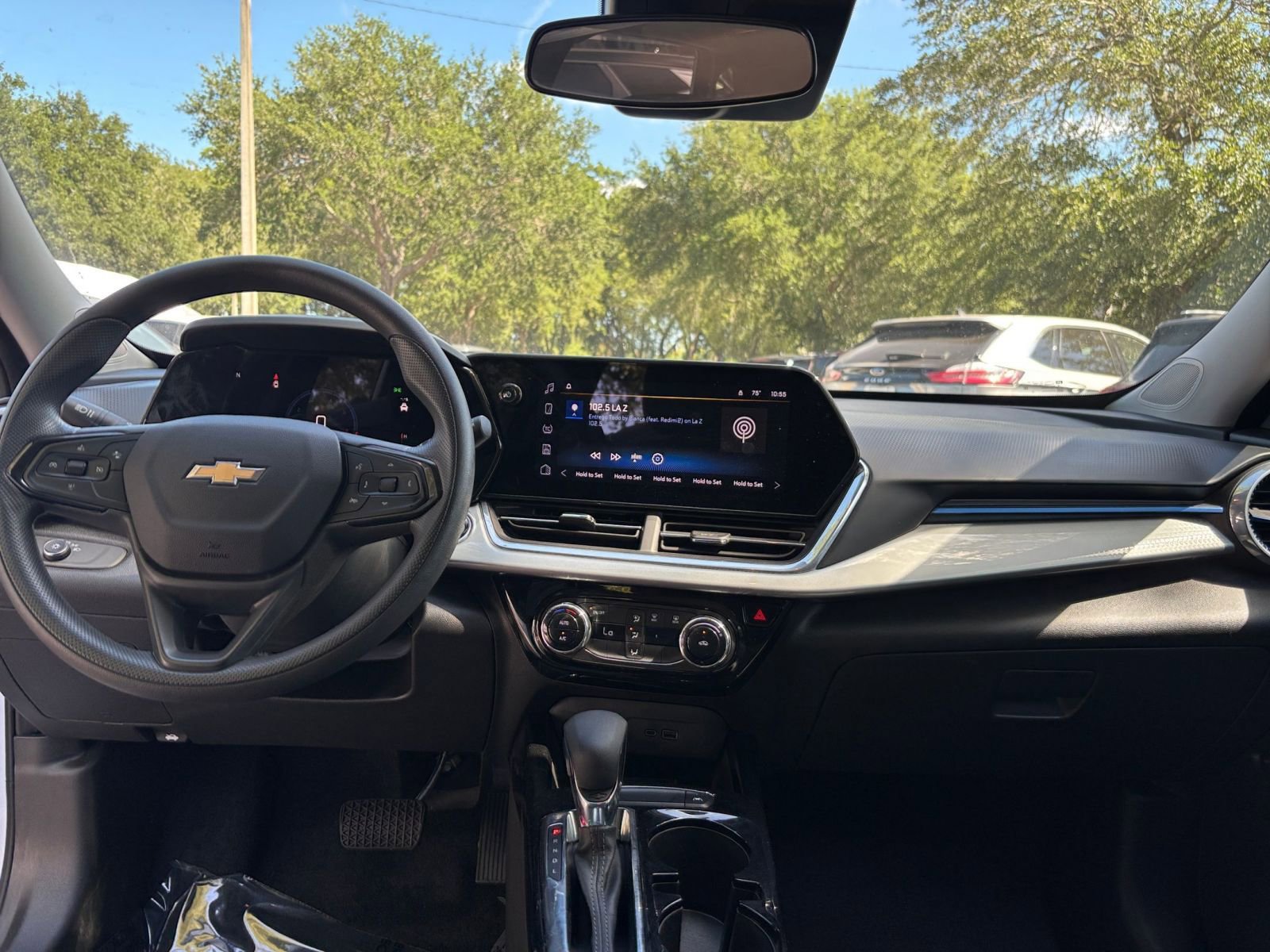 Thumbnail: 2025 Chevrolet Trax - 32