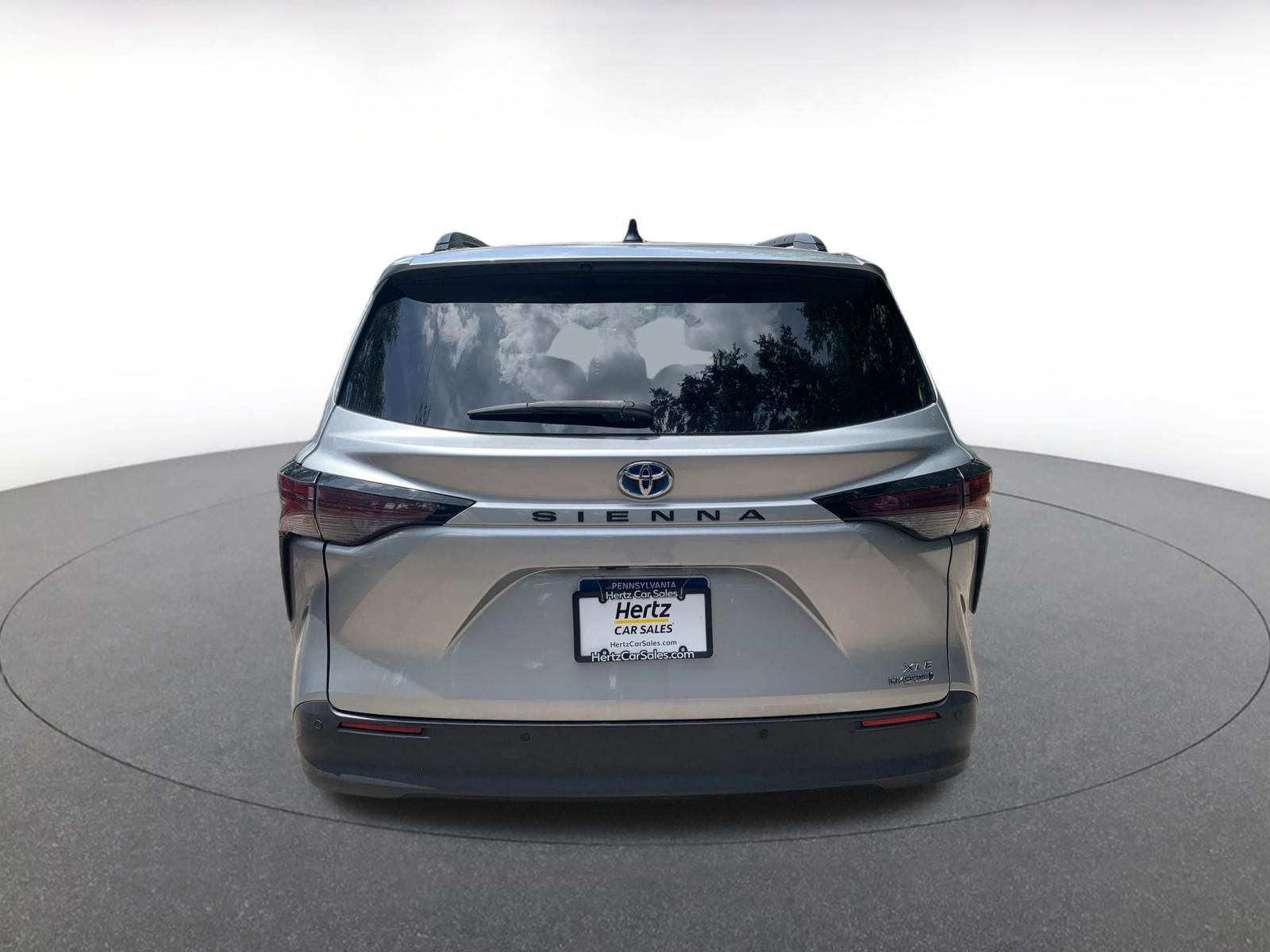 2023 Toyota Sienna XLE 13