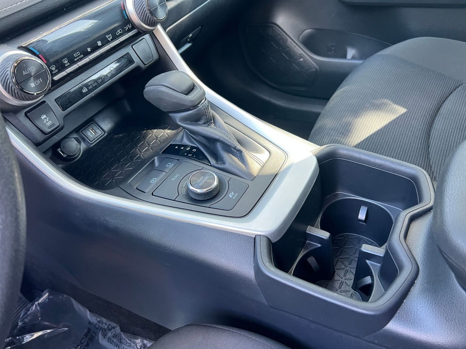 Thumbnail: 2025 Toyota RAV4 - 35