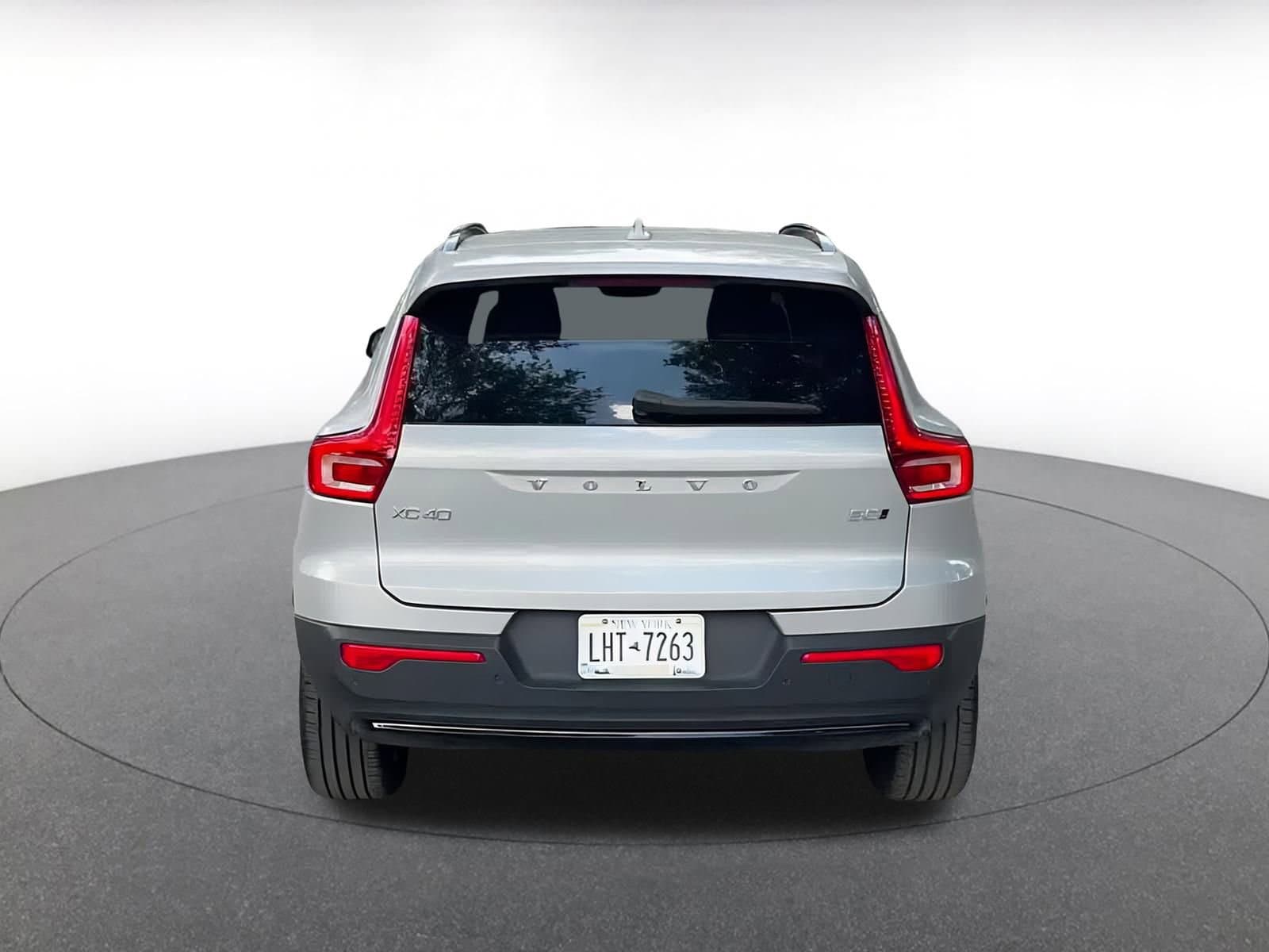 Thumbnail: 2024 Volvo XC40 - 12