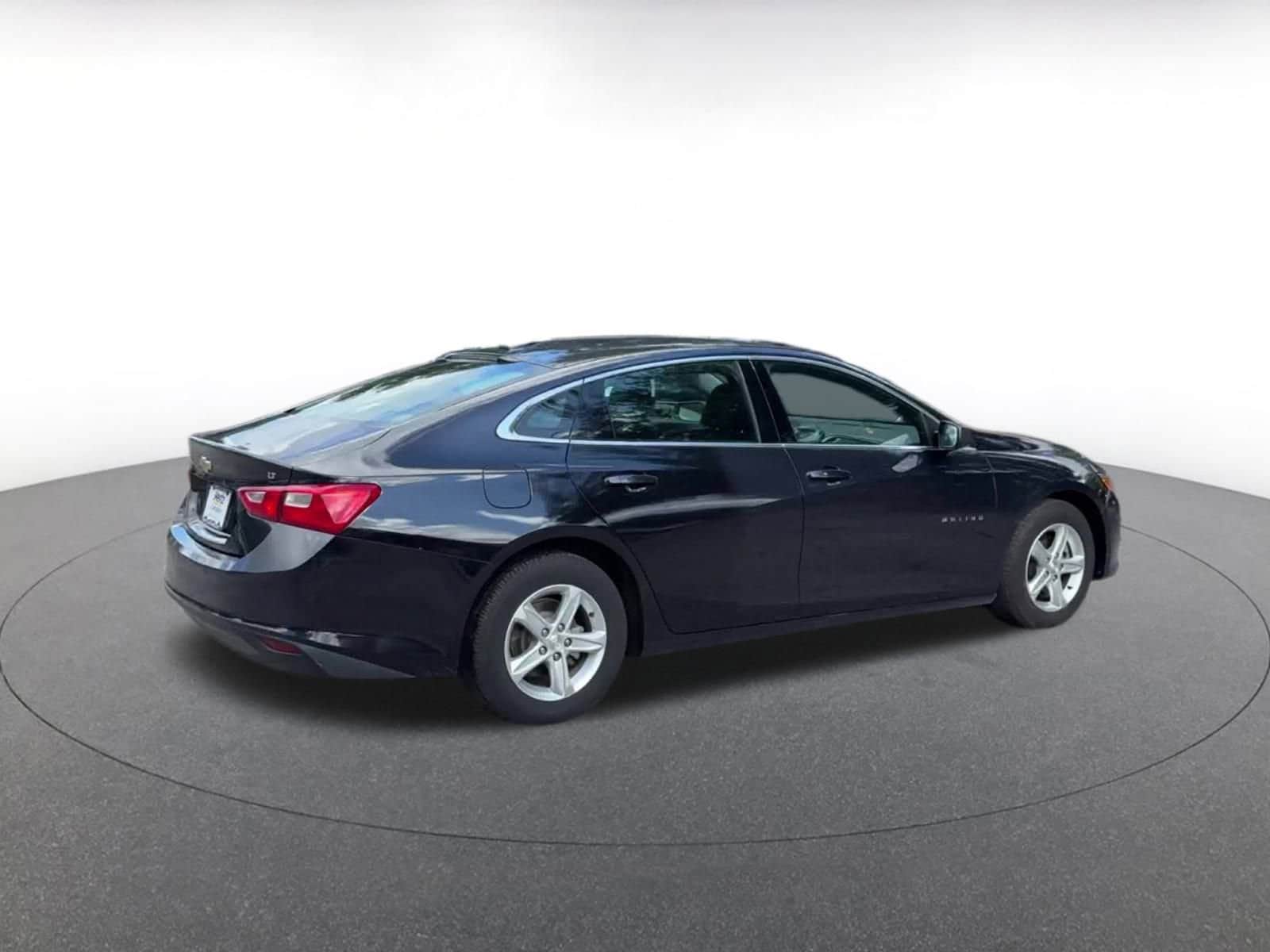 Thumbnail: 2023 Chevrolet Malibu - 15