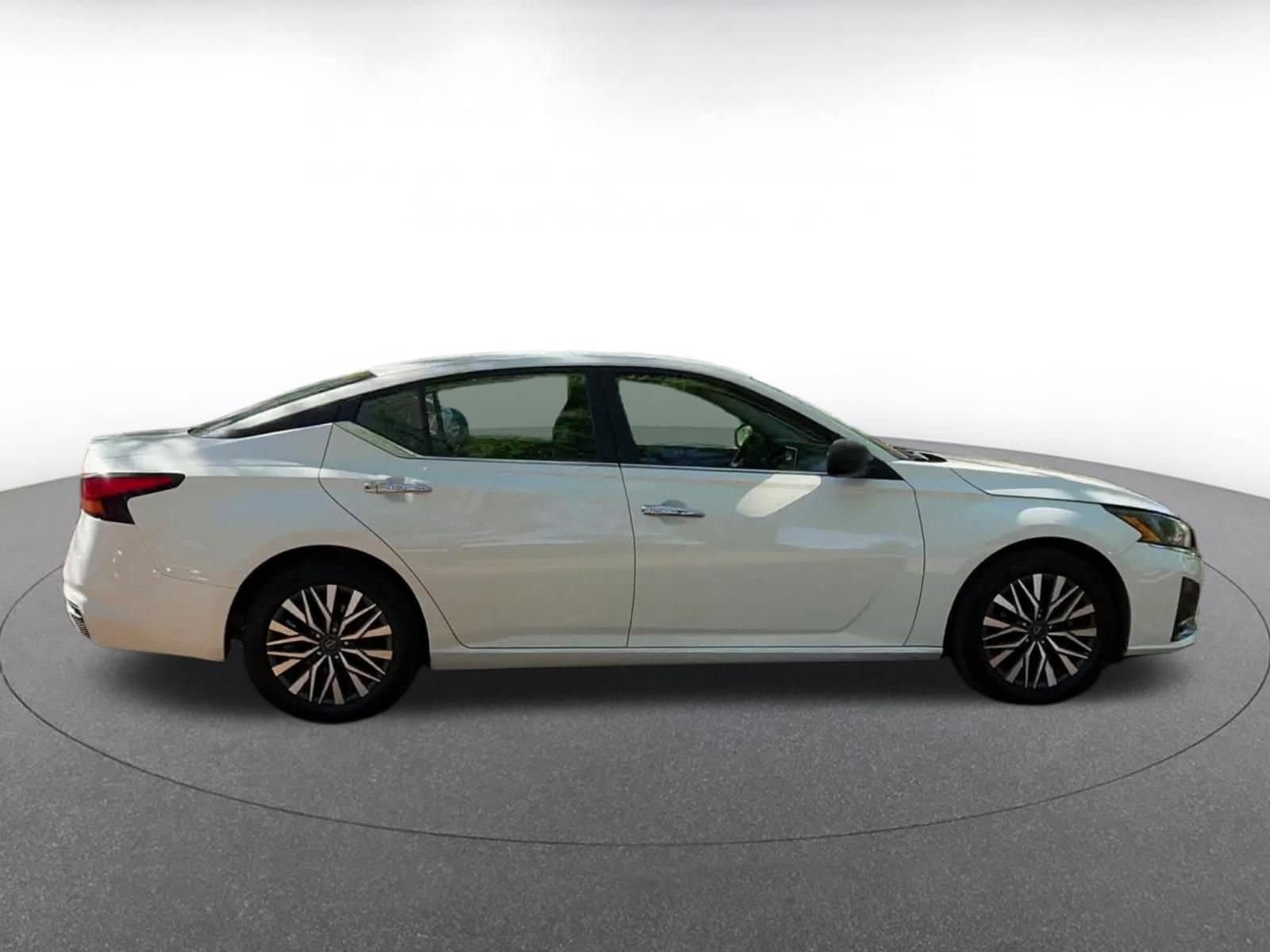 Thumbnail: 2025 Nissan Altima - 16