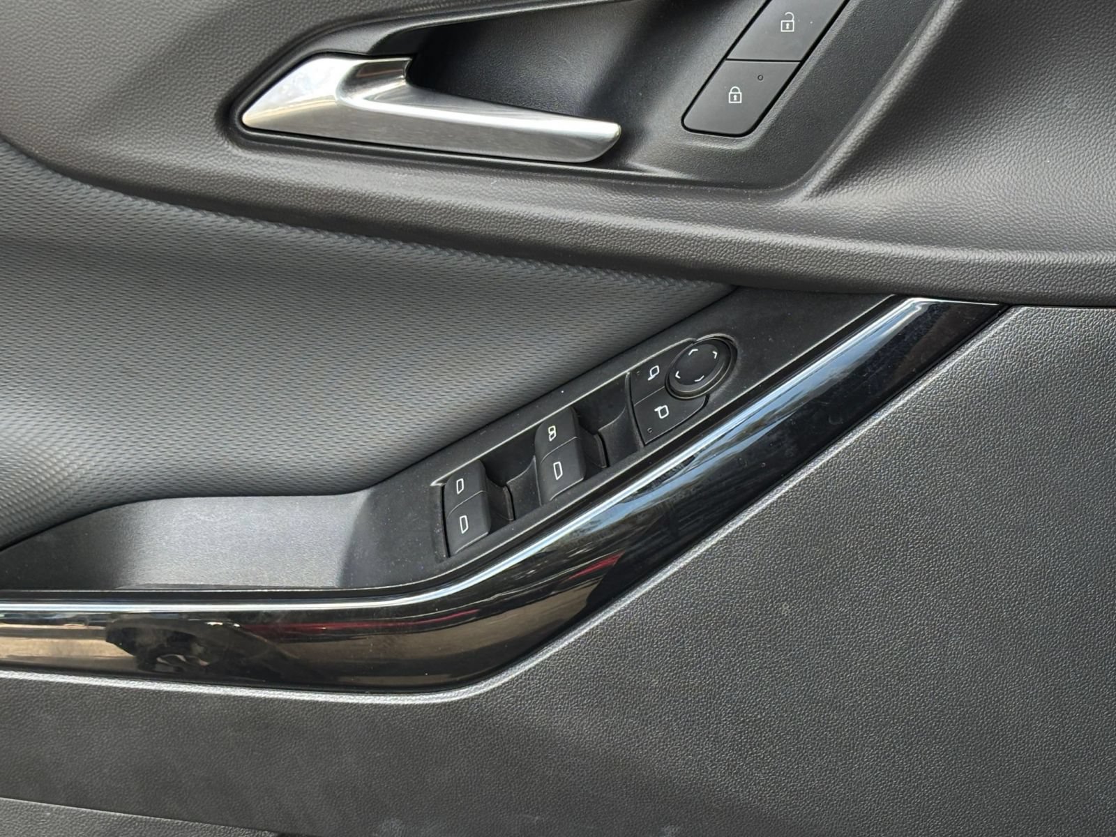 Thumbnail: 2025 Chevrolet Equinox - 18