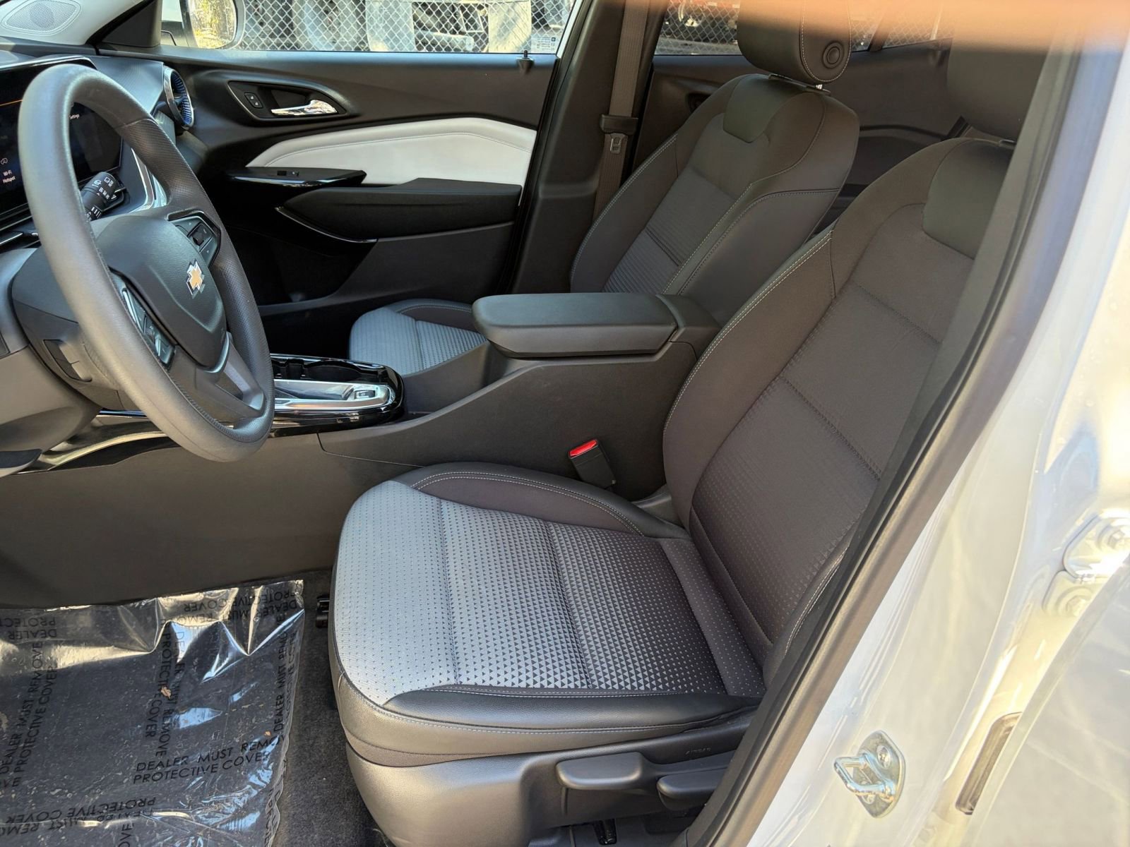 Thumbnail: 2025 Chevrolet Trax - 21