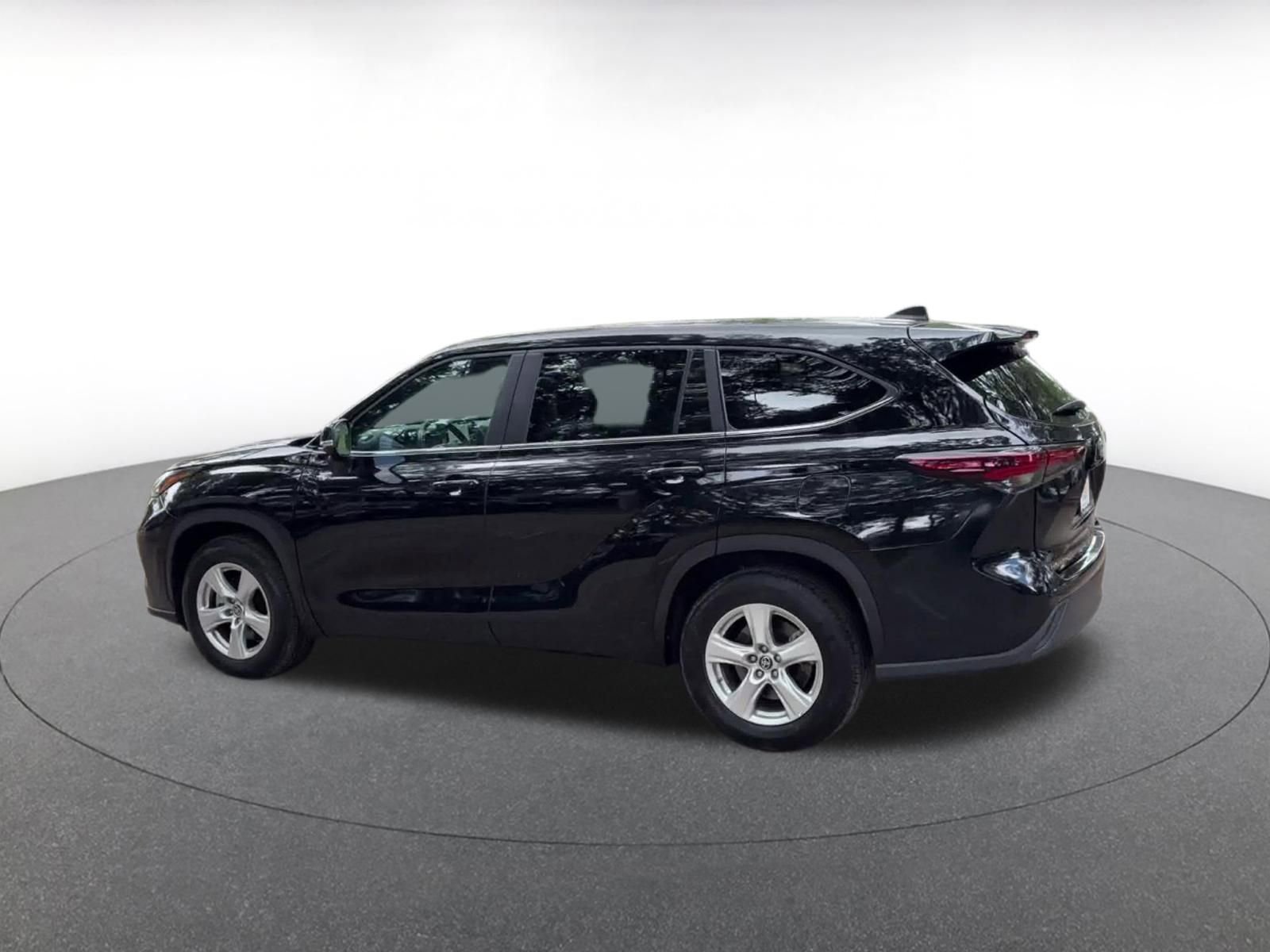 Thumbnail: 2025 Toyota Highlander - 10