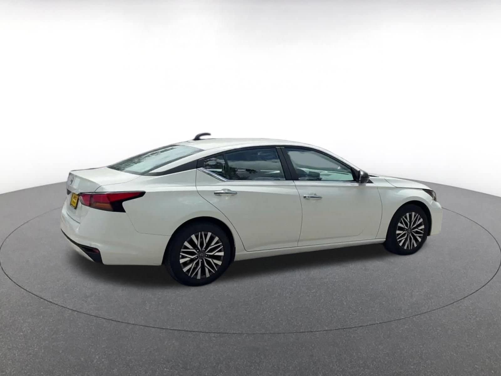 Thumbnail: 2025 Nissan Altima - 14