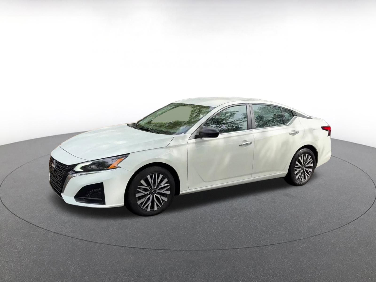 Thumbnail: 2025 Nissan Altima - 8