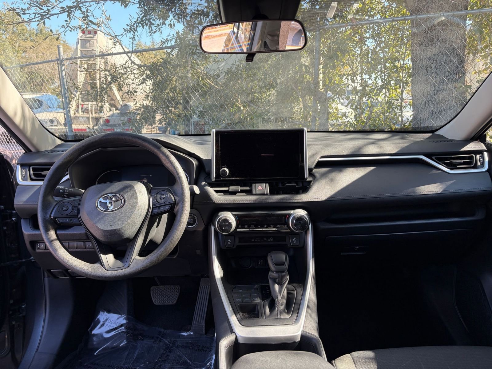 Thumbnail: 2025 Toyota RAV4 - 31