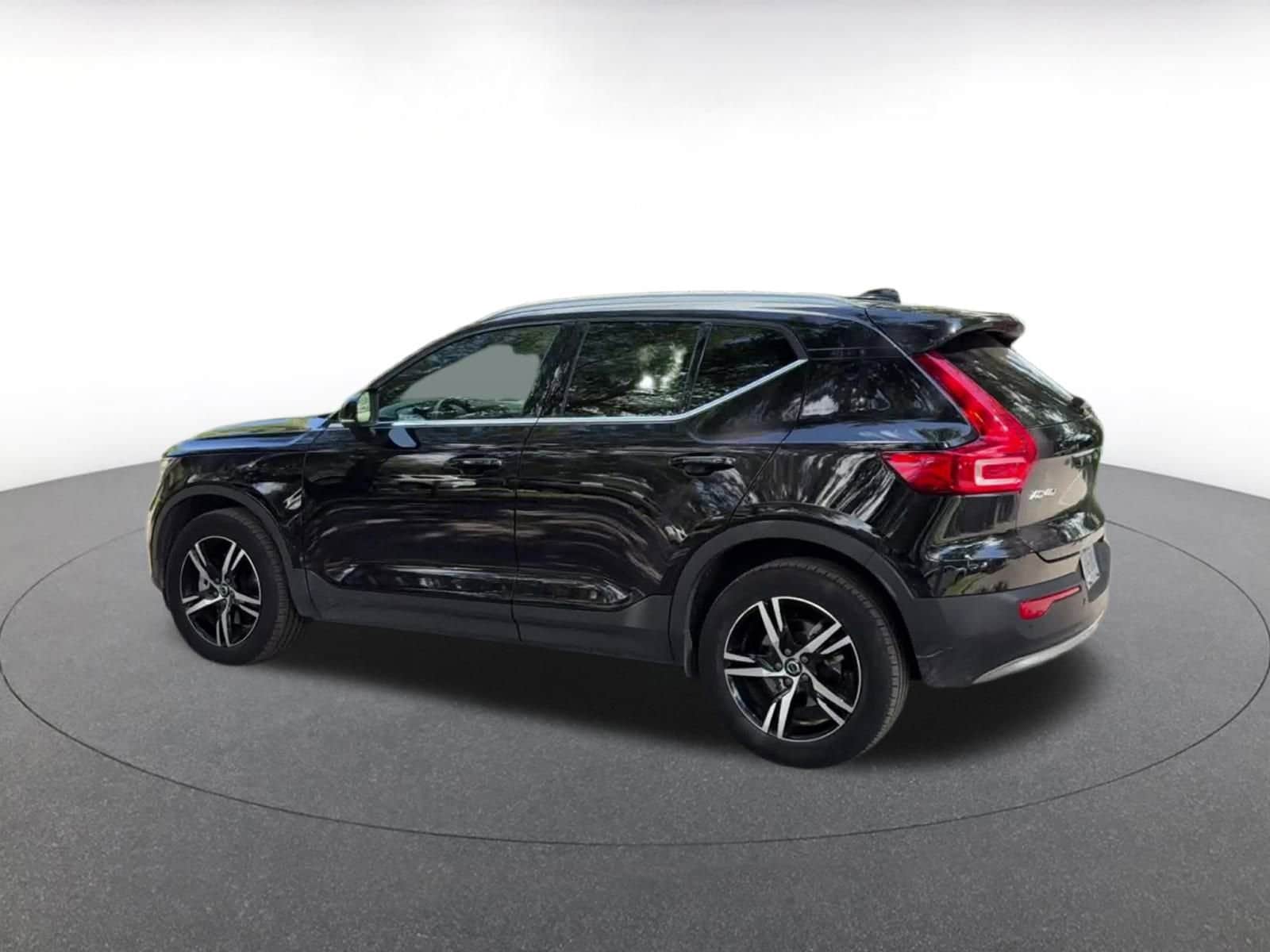 Thumbnail: 2024 Volvo XC40 - 10