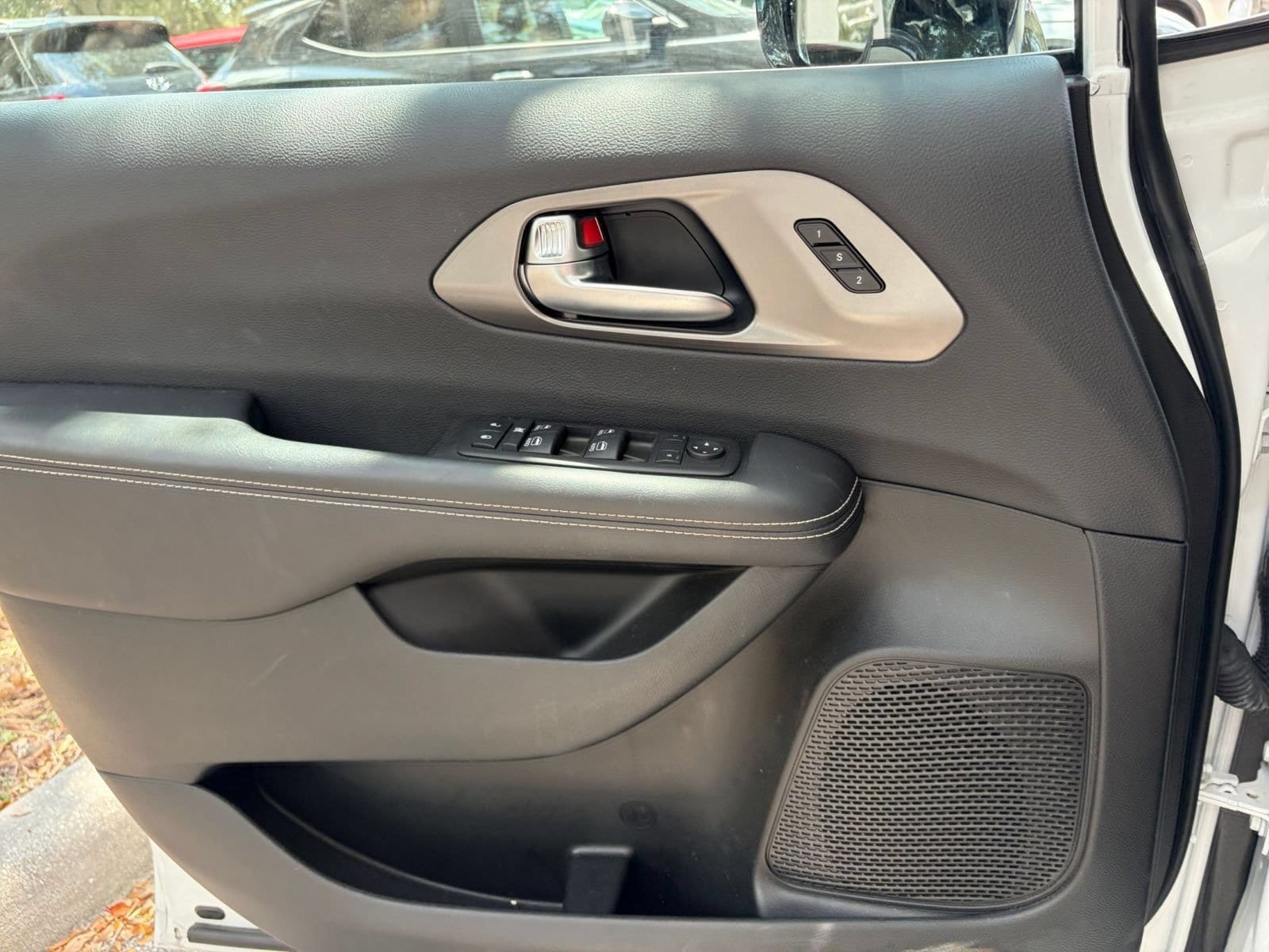 Thumbnail: 2025 Chrysler Pacifica - 15