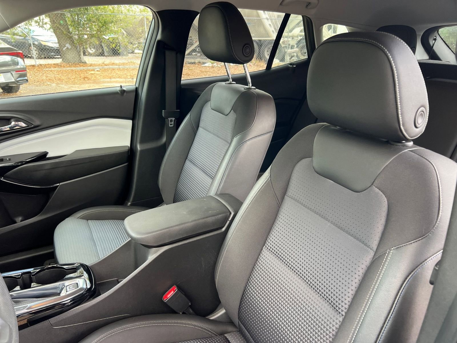 Thumbnail: 2025 Chevrolet Trax - 32