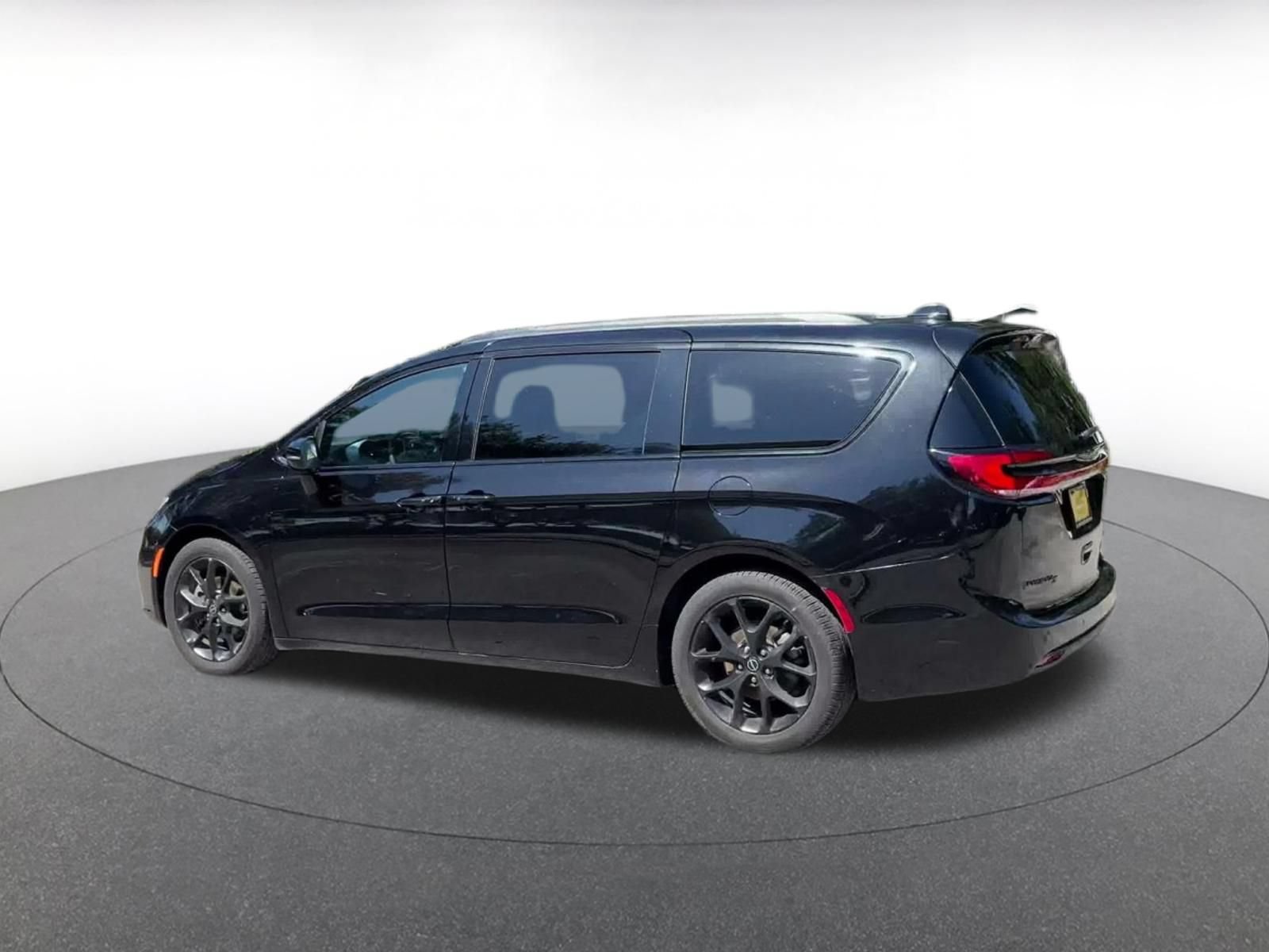 Thumbnail: 2025 Chrysler Pacifica - 9