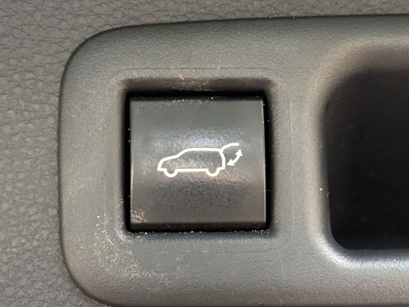 Thumbnail: 2024 Toyota Highlander - 21