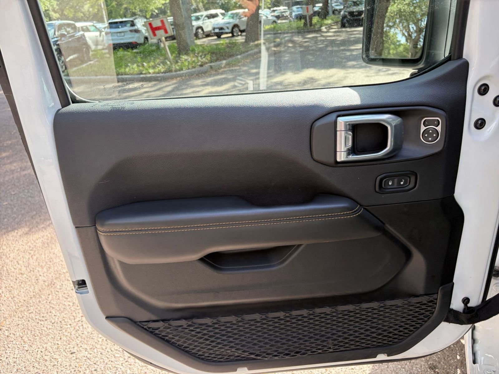 Thumbnail: 2025 Jeep Wrangler - 18