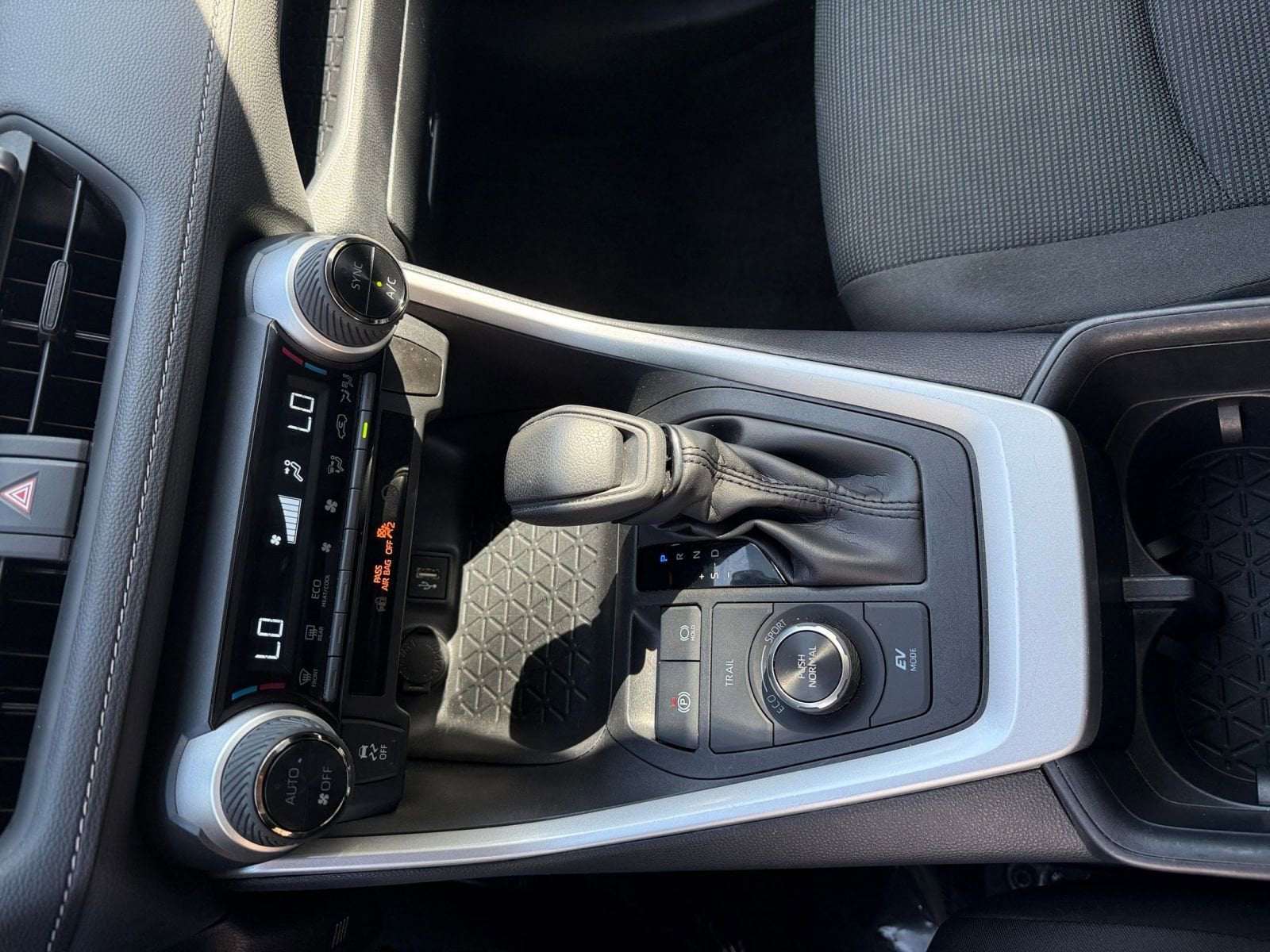 Thumbnail: 2025 Toyota RAV4 - 35