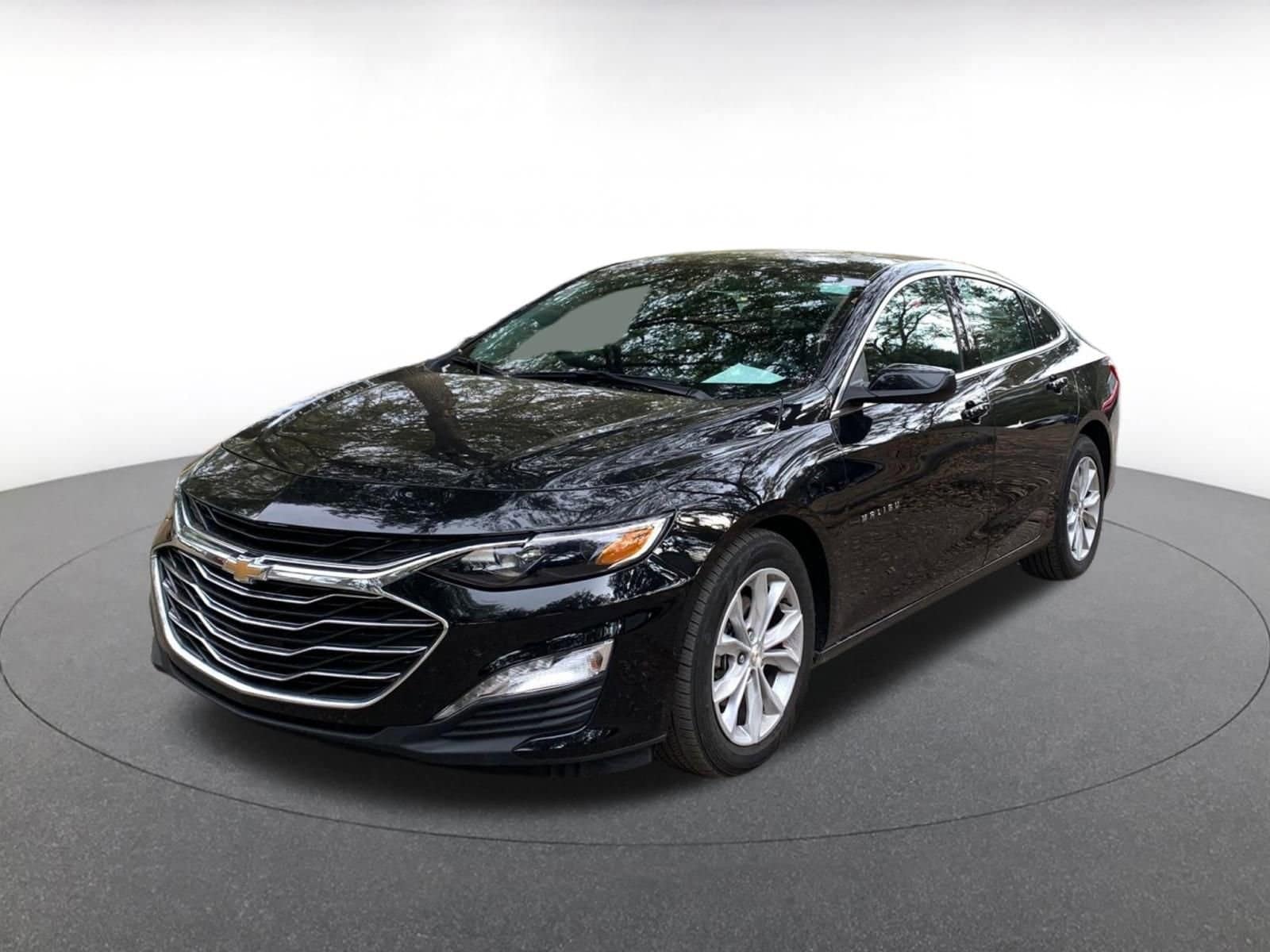 Thumbnail: 2024 Chevrolet Malibu - 3