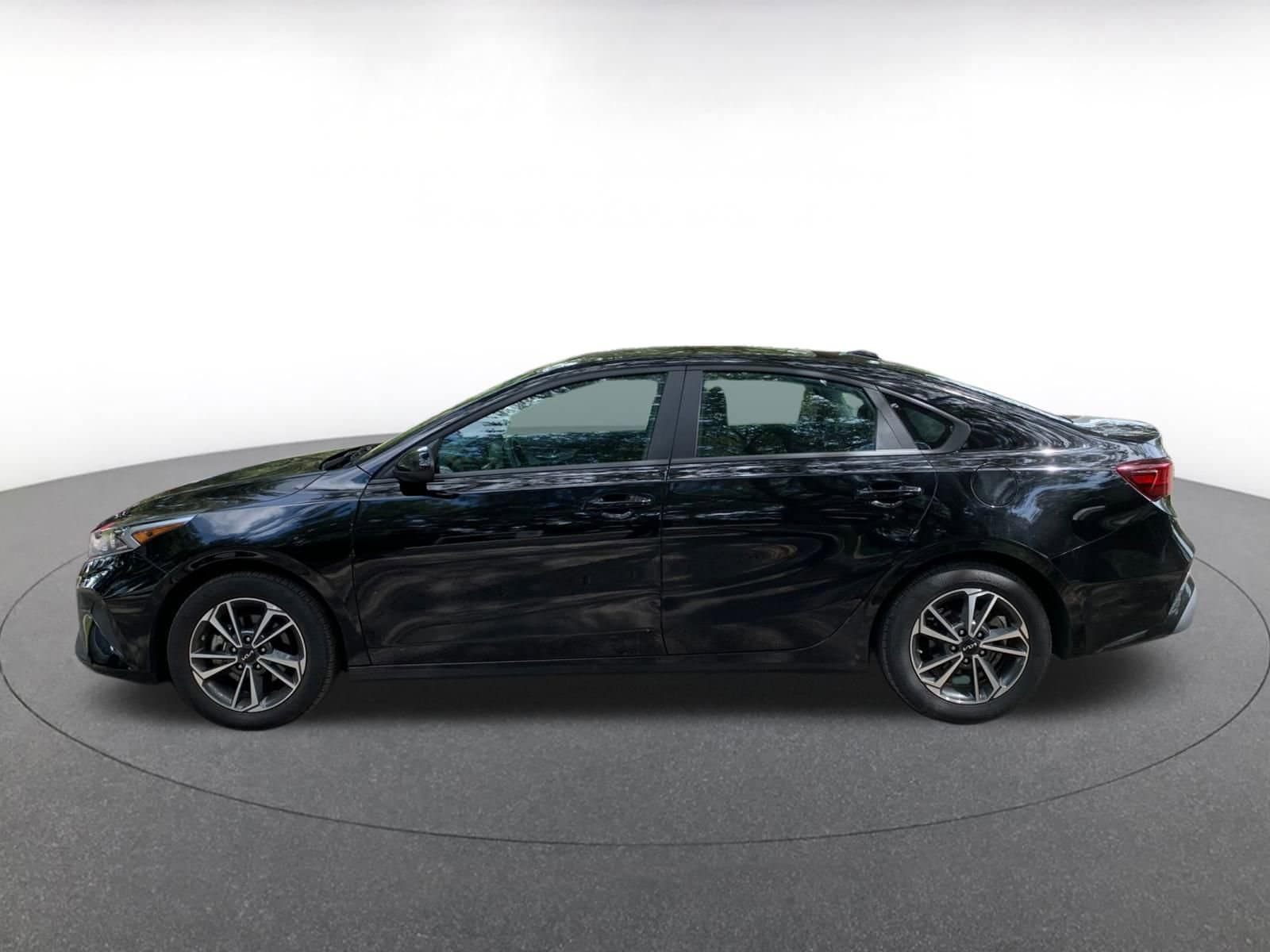 Thumbnail: 2024 Kia Forte - 4