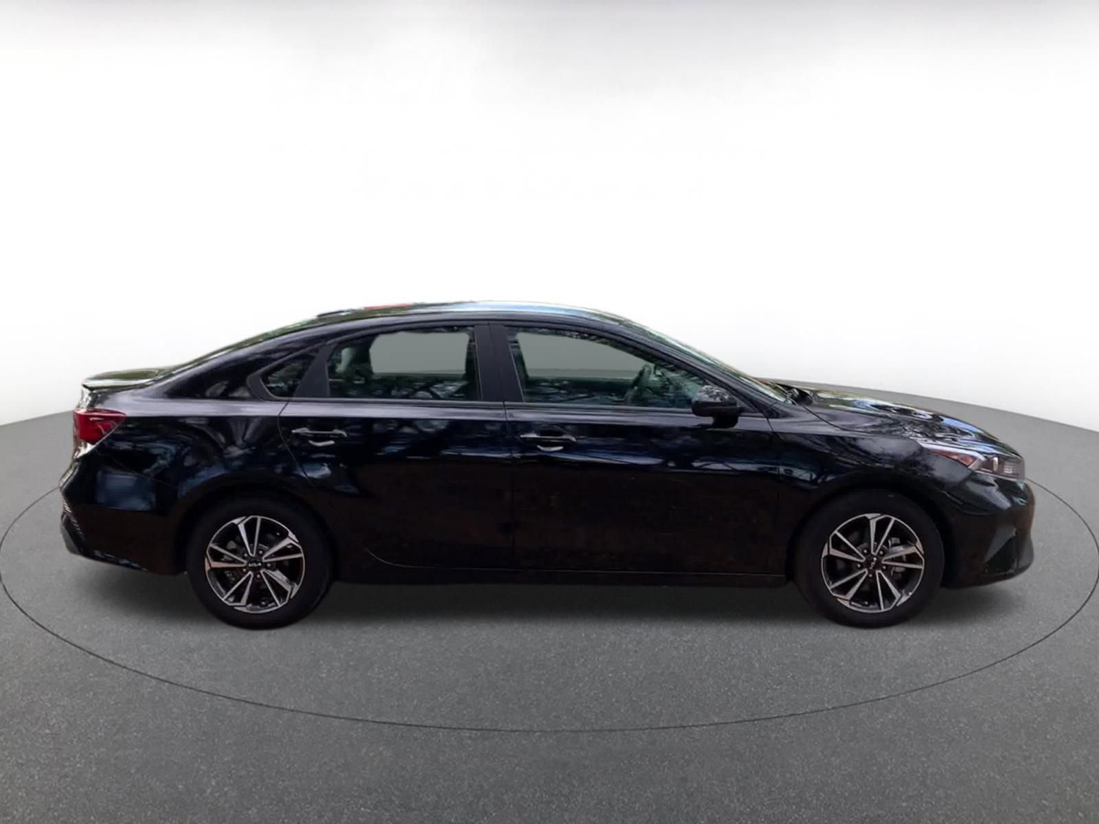 Thumbnail: 2024 Kia Forte - 16