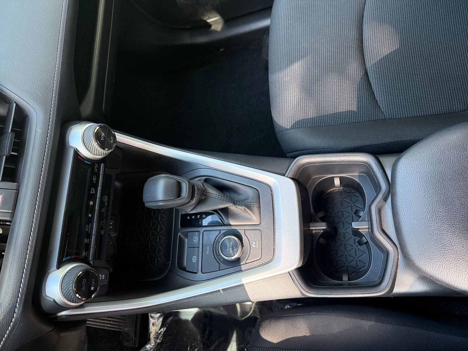 Thumbnail: 2025 Toyota RAV4 - 35