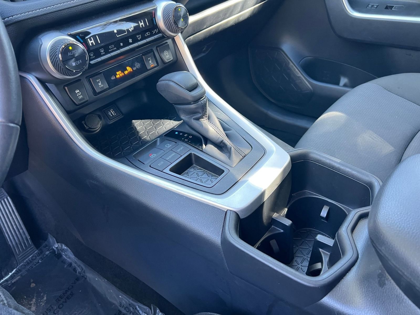 Thumbnail: 2025 Toyota RAV4 - 35