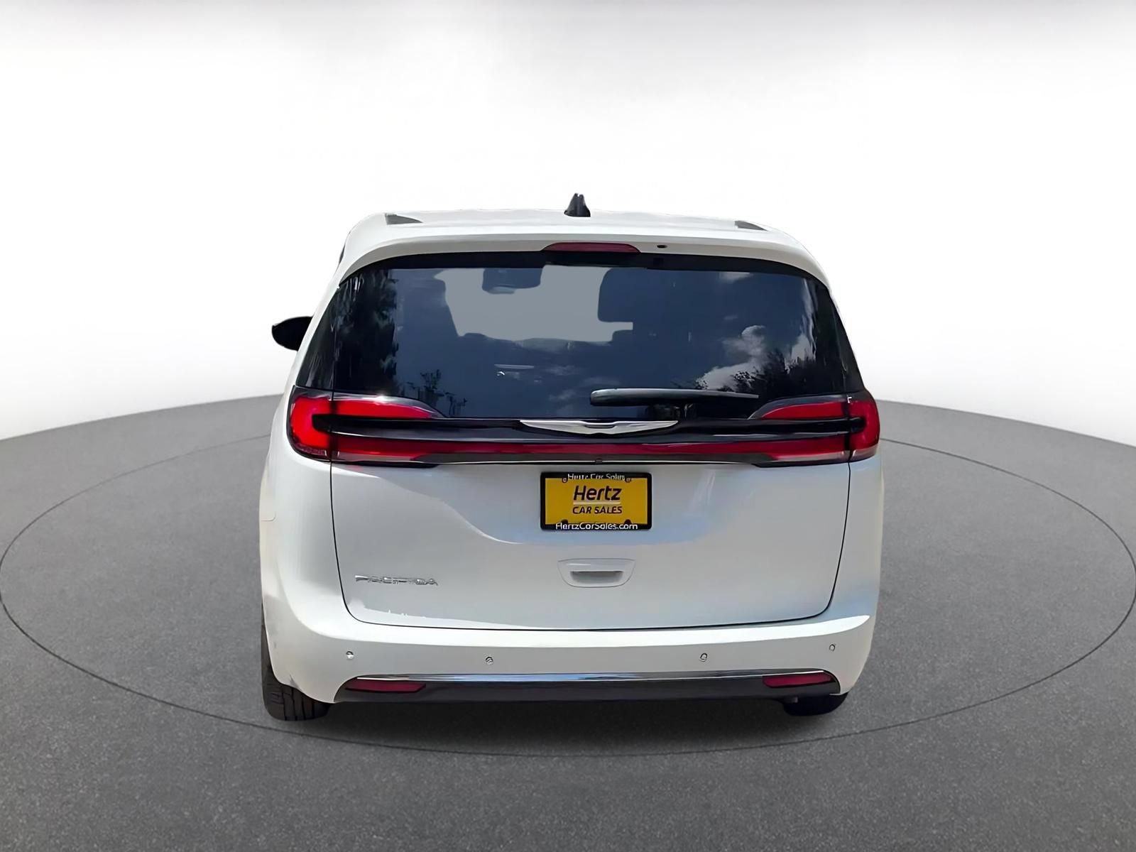 Thumbnail: 2025 Chrysler Pacifica - 10
