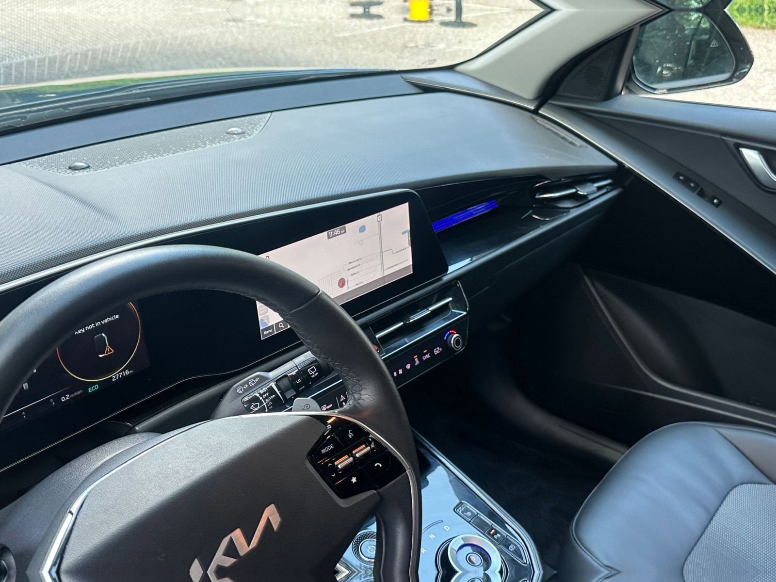 Thumbnail: 2023 Kia Niro - 32