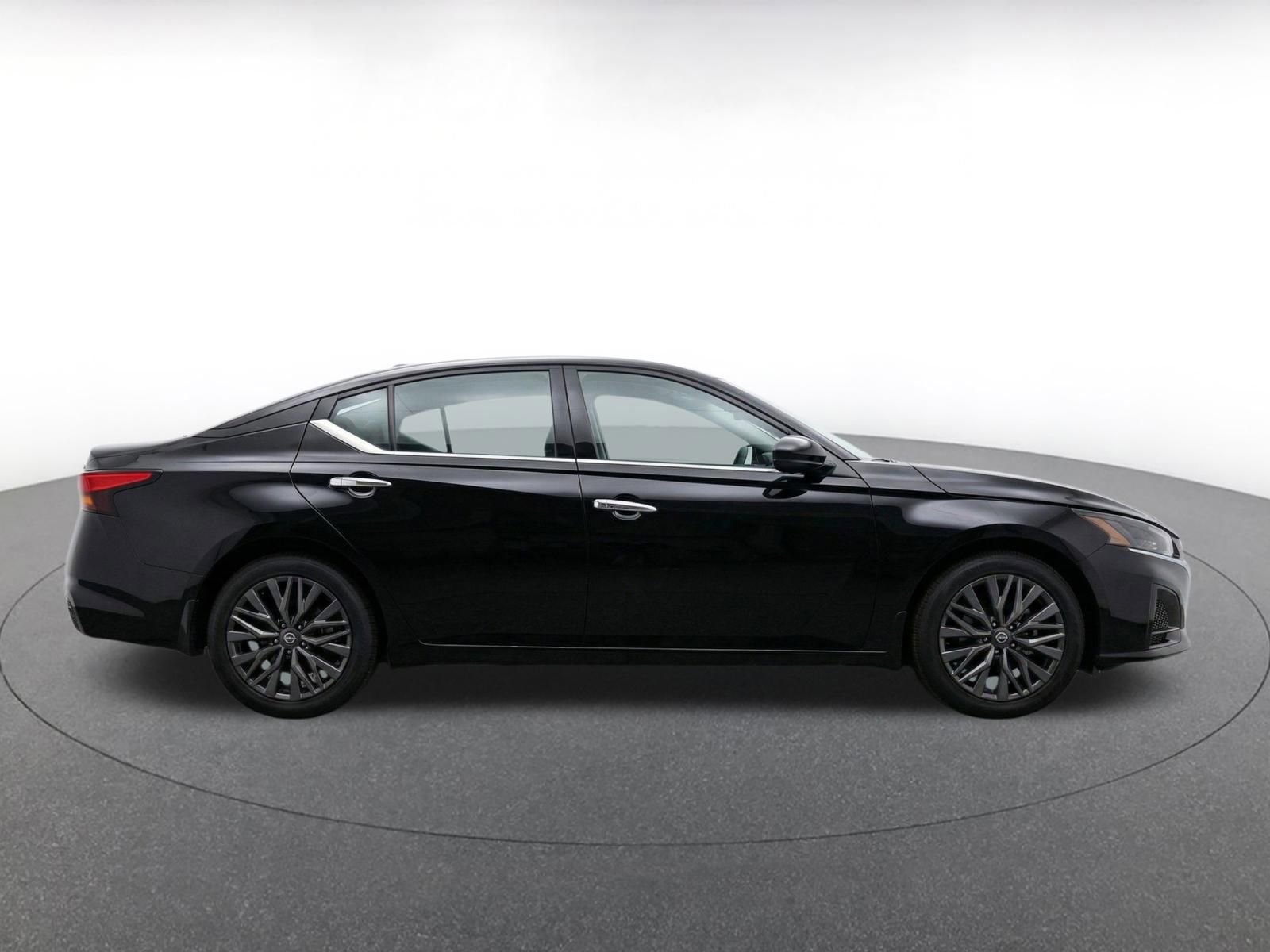Thumbnail: 2025 Nissan Altima - 10