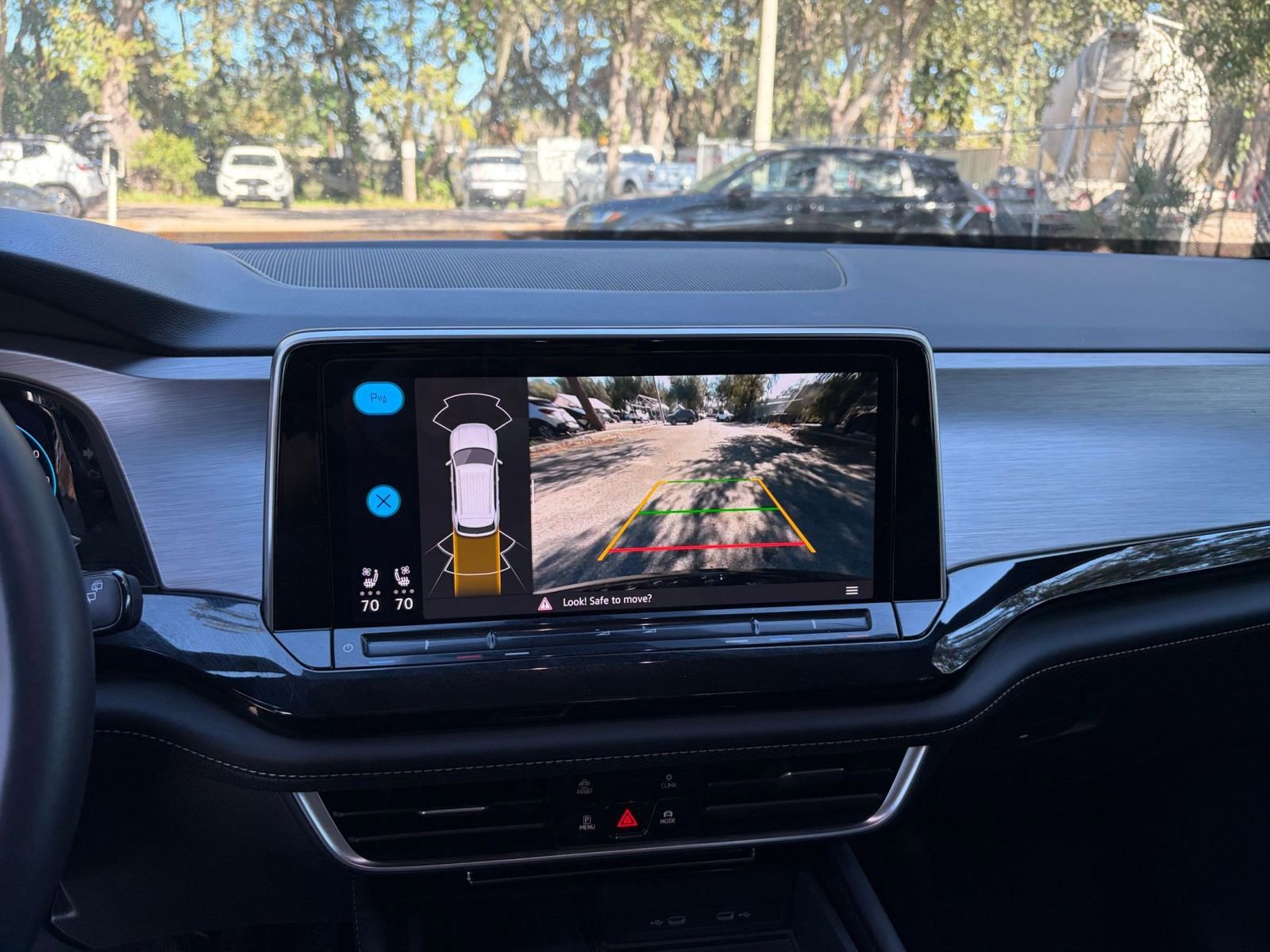 Thumbnail: 2025 Volkswagen Atlas - 17